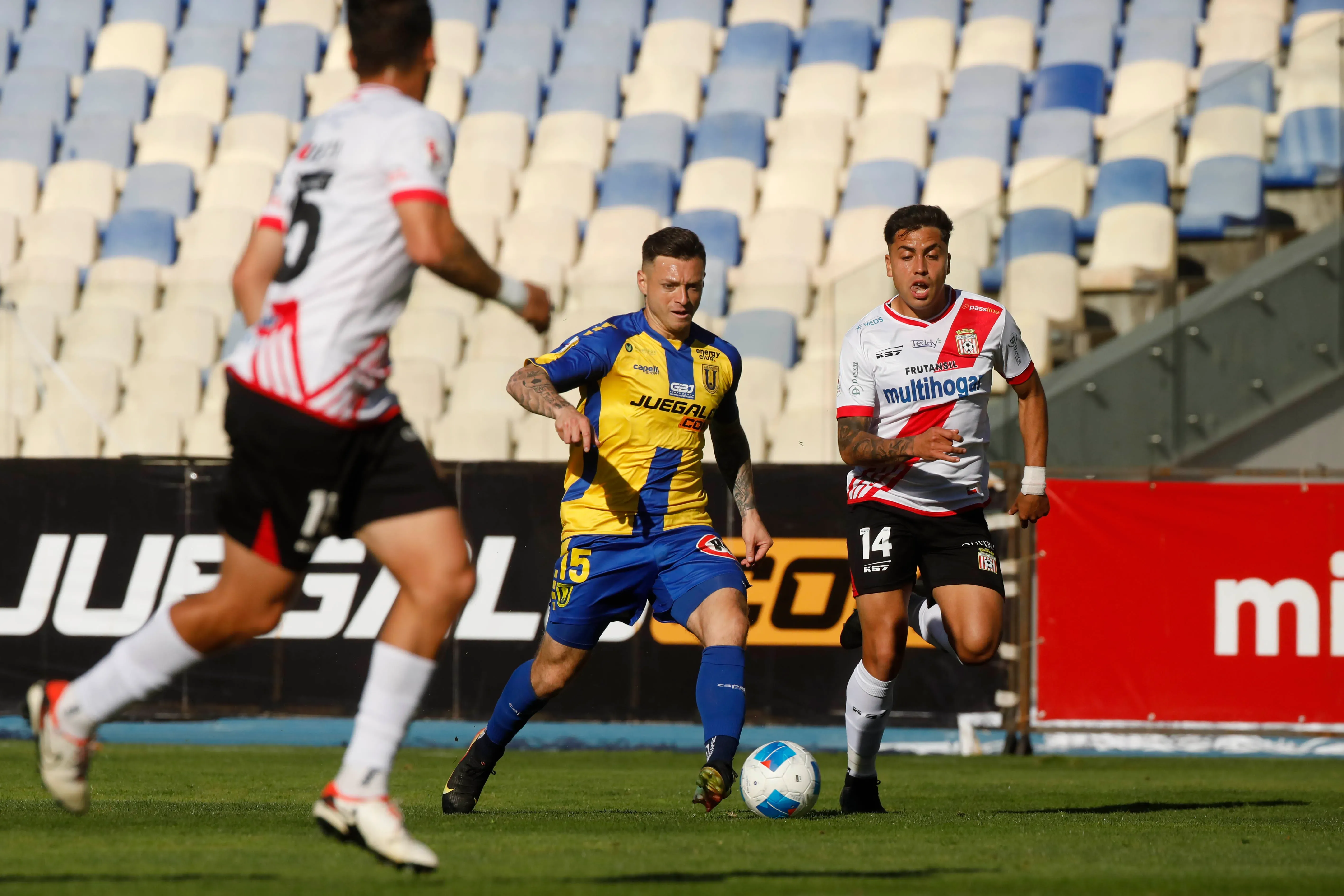 Yerco Oyanedel despertó el interés de los lilas/Photosport