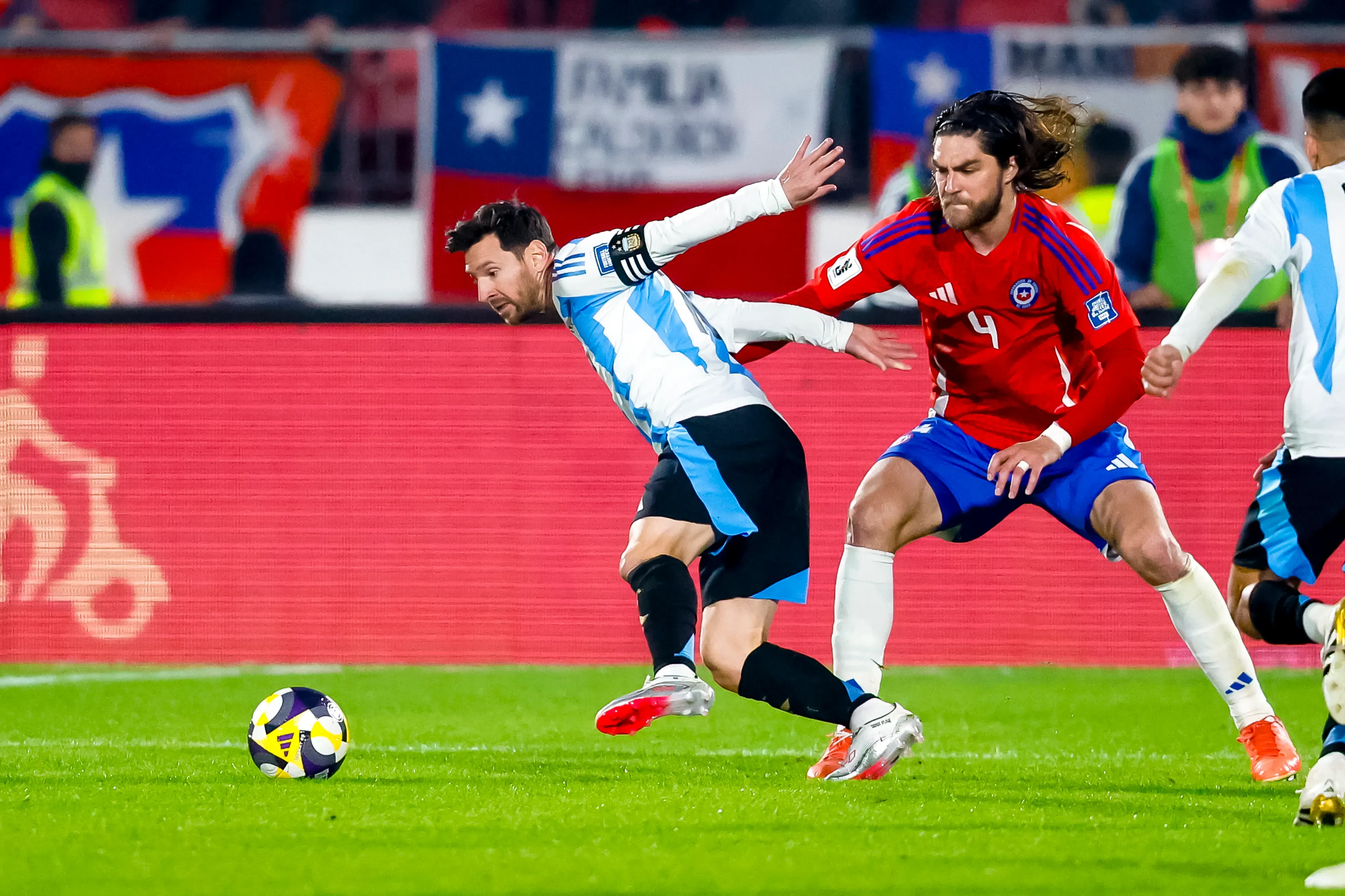 Francisco Sierralta se pierde los amistosos de la selección chilena Foto: Pepe Alvujar/Photosport