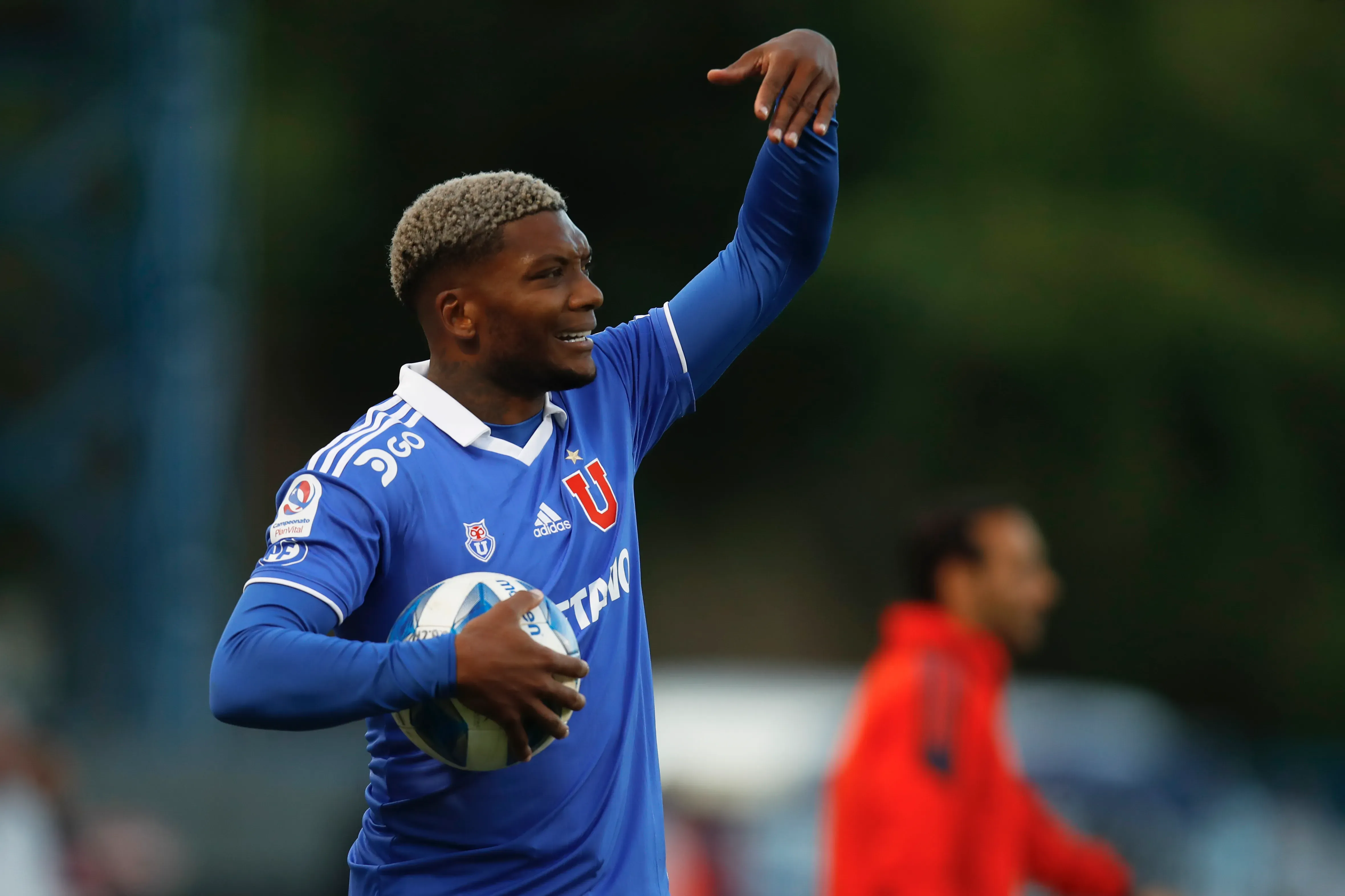21 goles y 10 asistencias en 70 partidos acumula Junior Fernándes en la U. (Foto: Javier Vergara/PHOTOSPORT)