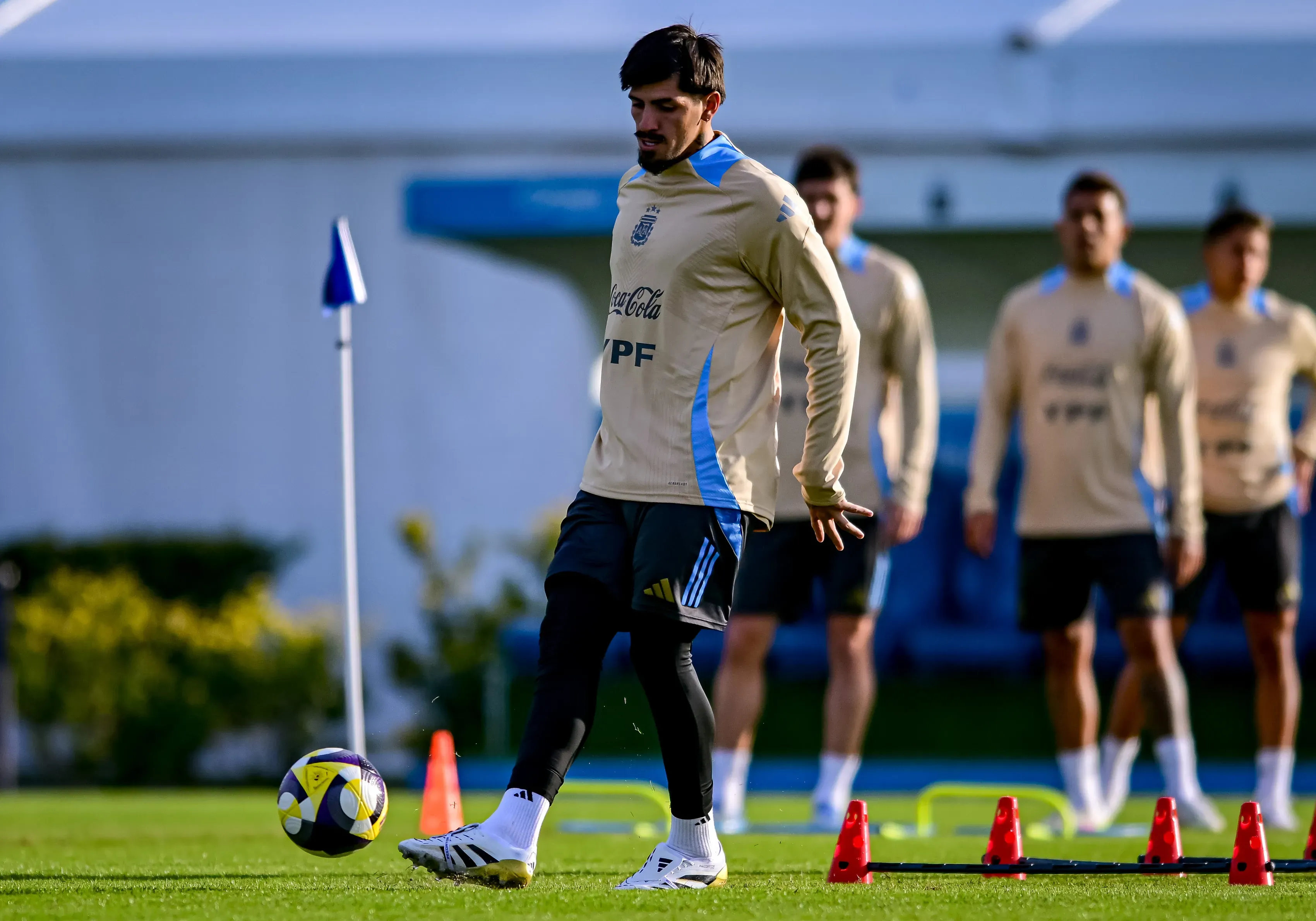 Kevin Lomónaco en la práctica de la selección de Argentina. (Marcelo Endelli/Getty Images).