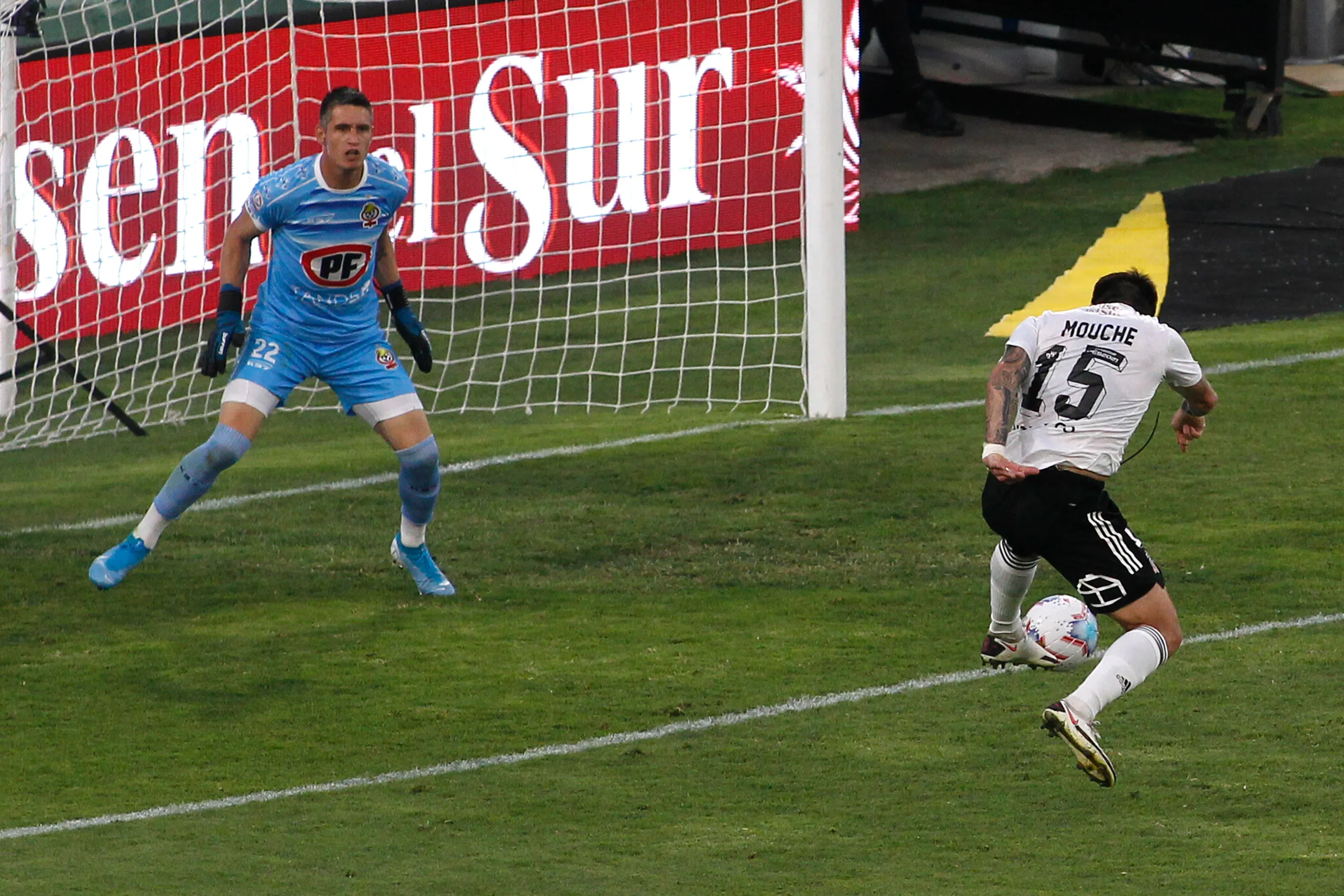 La otra chance que despilfarró Mouche en el Monumental ante Cobresal. (Jonnathan Oyarzun/Photosport).