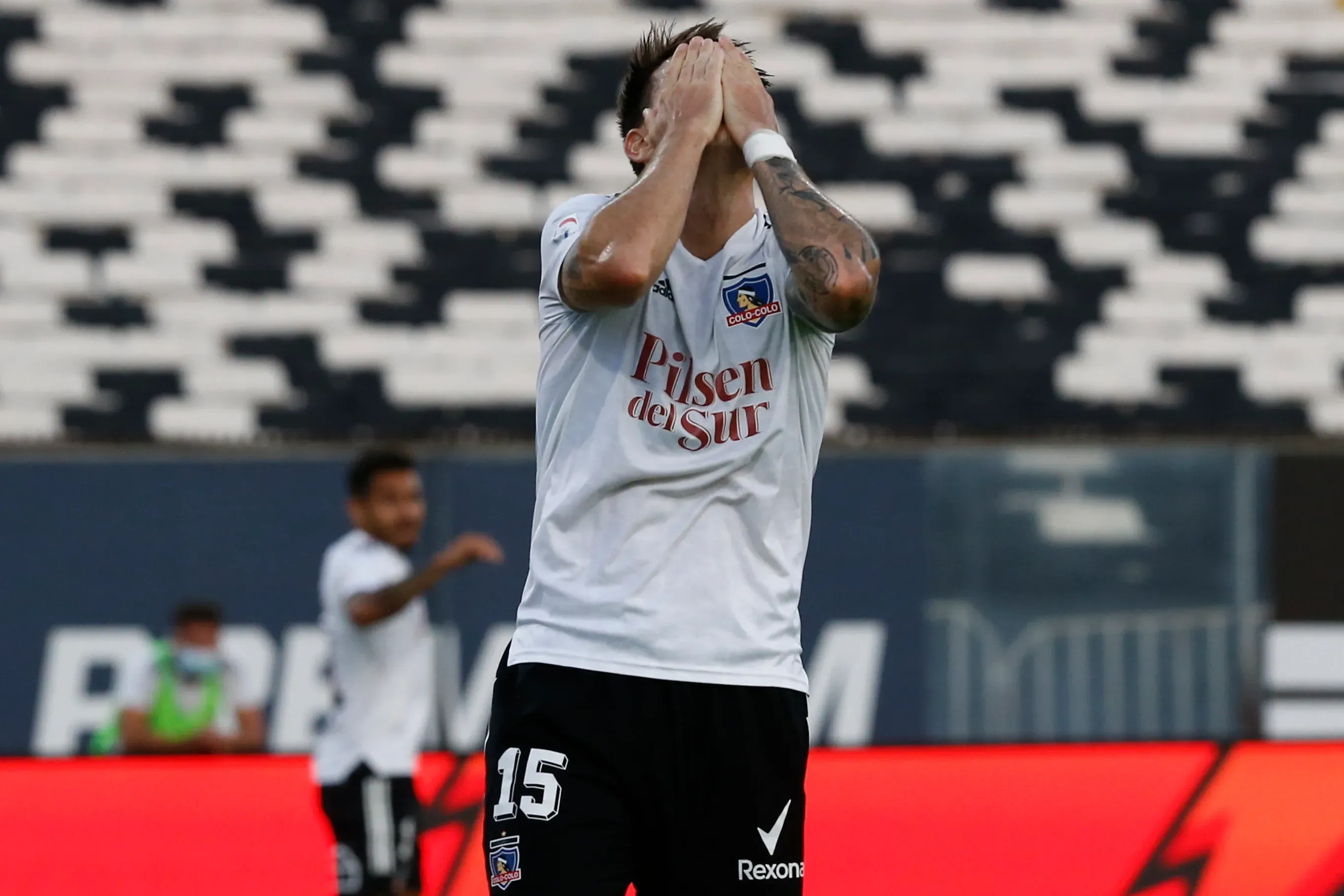 Pablo Mouche y un gesto que grafica el final de su paso por el Cacique. (Marcelo Hernandez/Photosport).