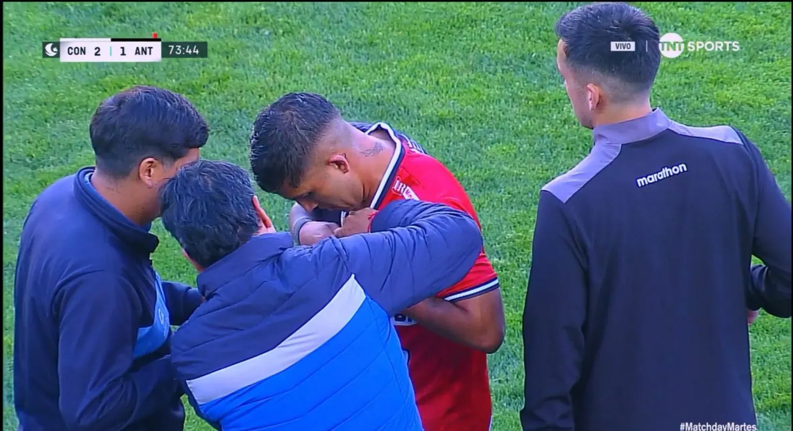 Ignacio Jara cuando le pegaban la camiseta en la cancha.