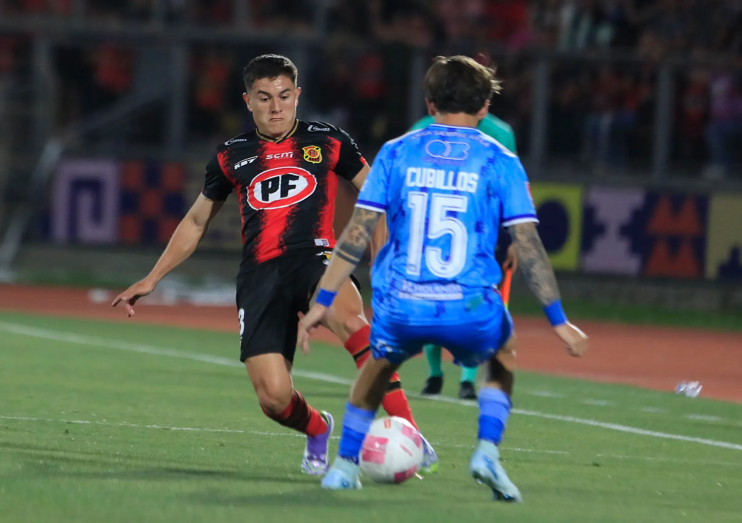 Extraño primer tiempo: gases lacrimógenos y transmisión fallida | Photosport