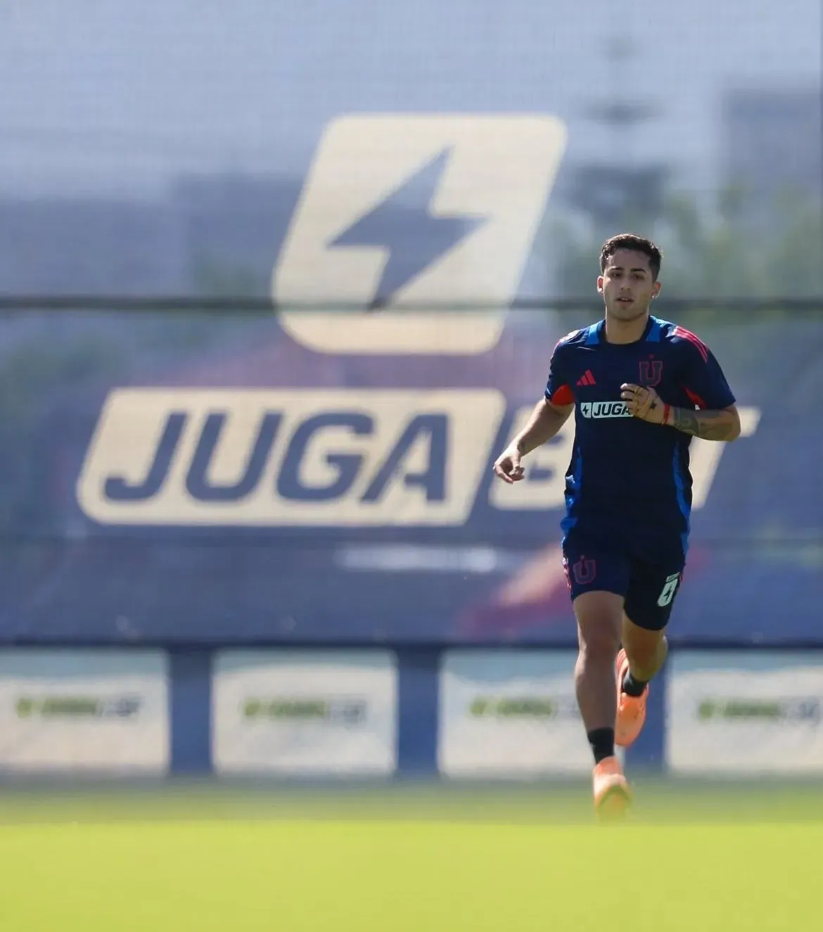 Lucas Assadi entrena en el CDA. Foto: U de Chile.