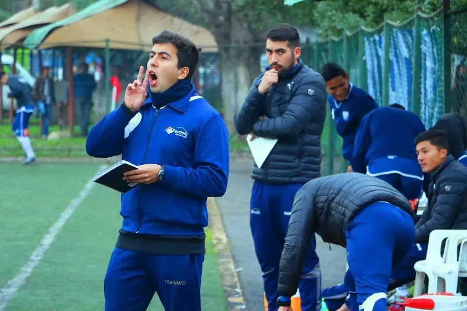 Fabián Marzuca en sus comienzos como DT de Deportes Recoleta. (Cedida).