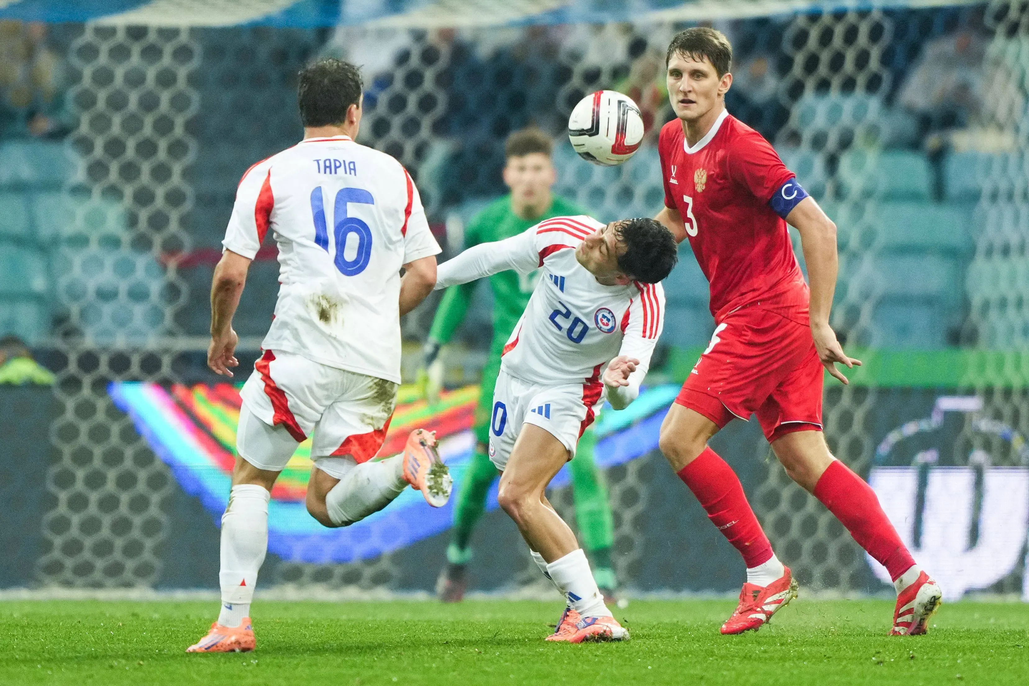 Javier Altamirano en acción ante Rusia. (Sipa/Photosport).