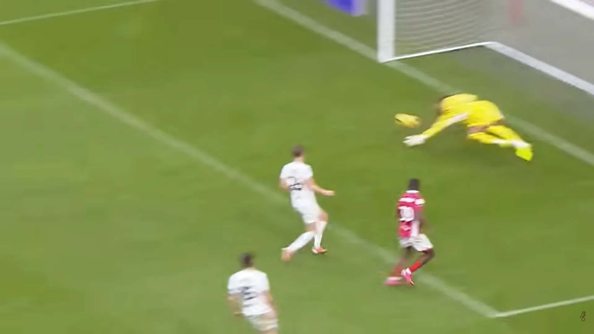 El espectacular tapadón de Lawrence Vigouroux. (Captura).