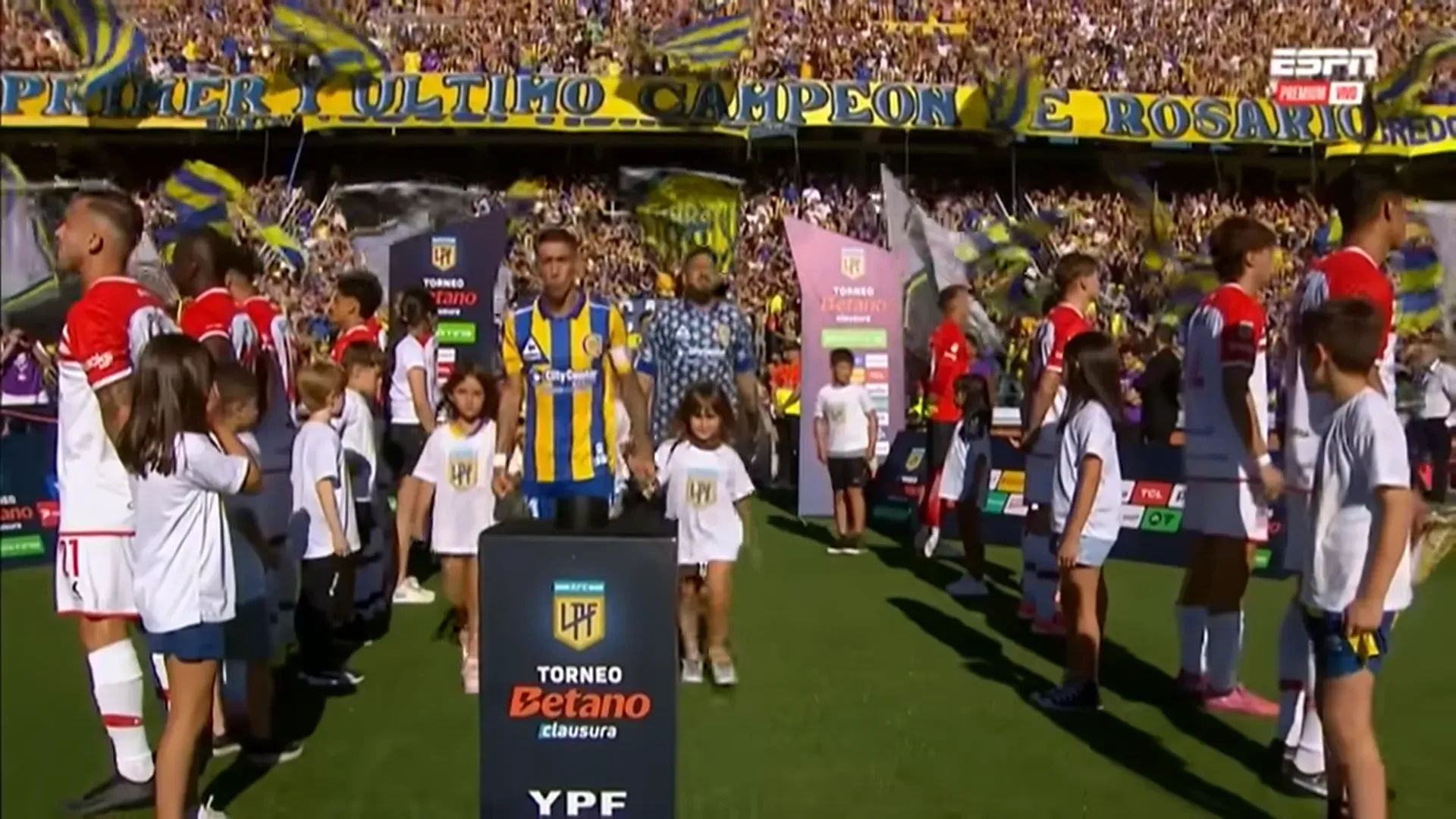La polémica manifestación de Estudiantes de La Plata ante Rosario Central. (Captura ESPN).