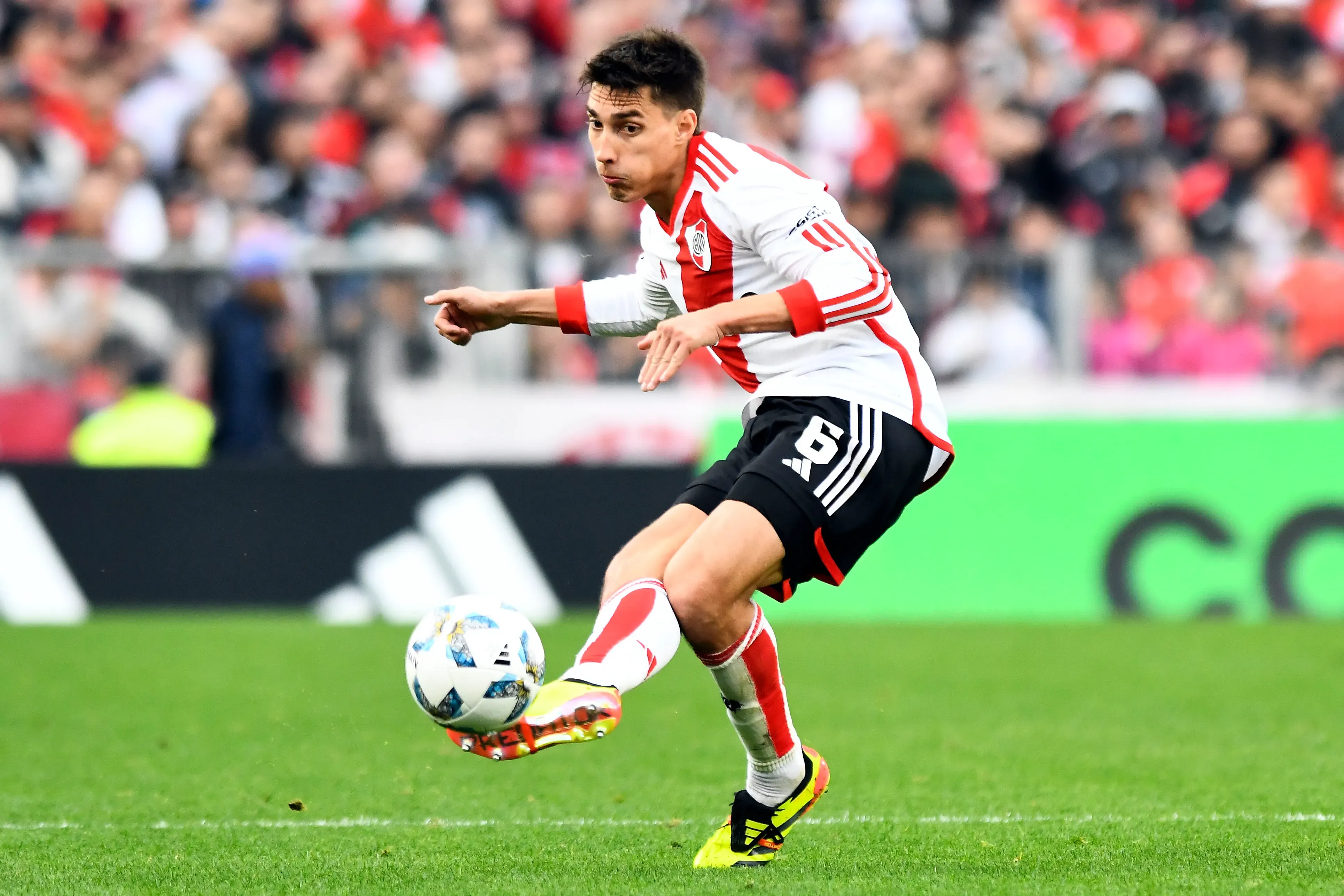 Federico Gattoni pasó de San Lorenzo al Sevilla, que lo cedió a préstamo a River Plate. (Rodrigo Valle/Getty Images).