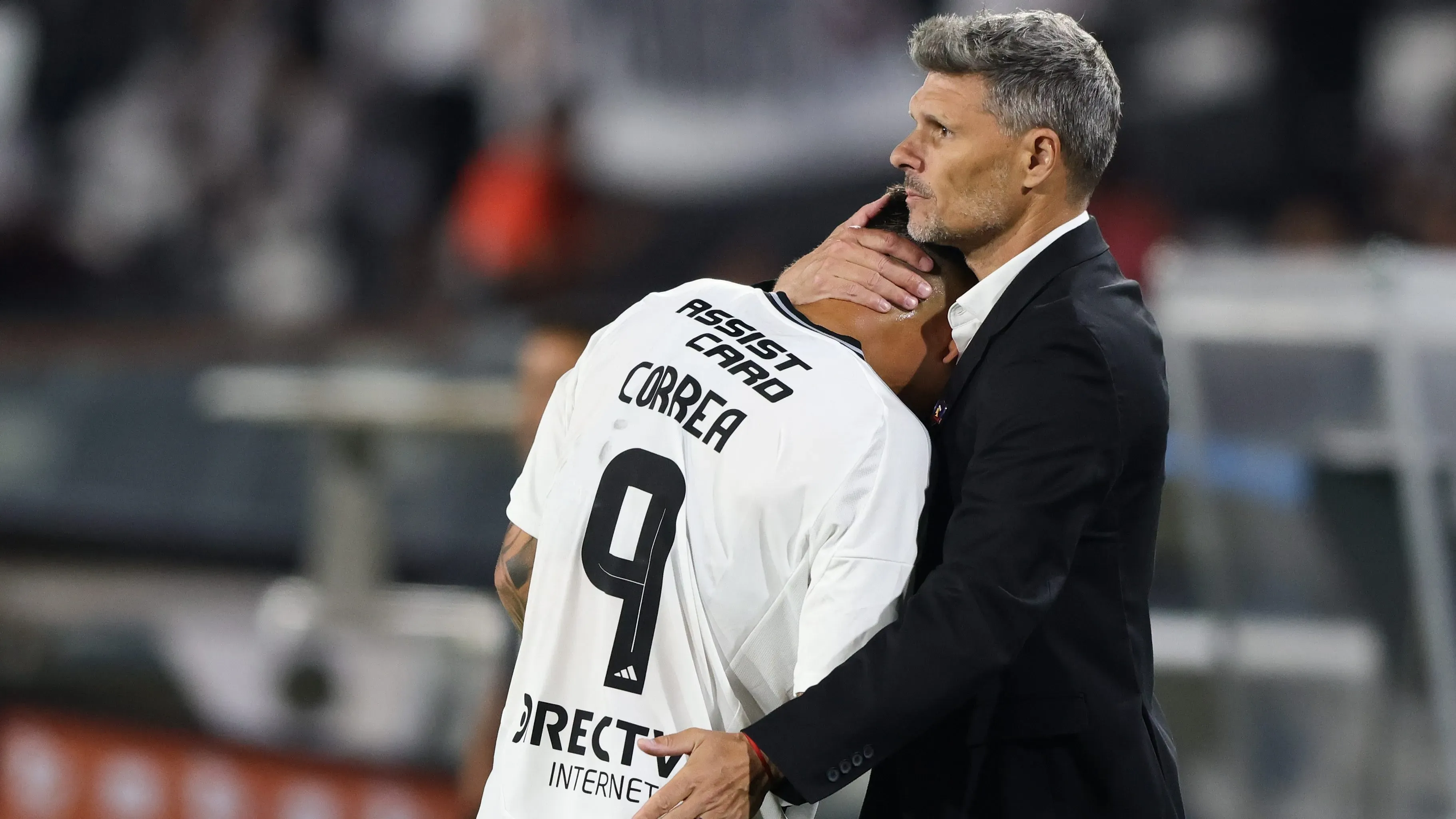 Fernando Ortiz mueve la formación de Colo Colo para probar variantes antes de Cobresal. Foto: Photosport.