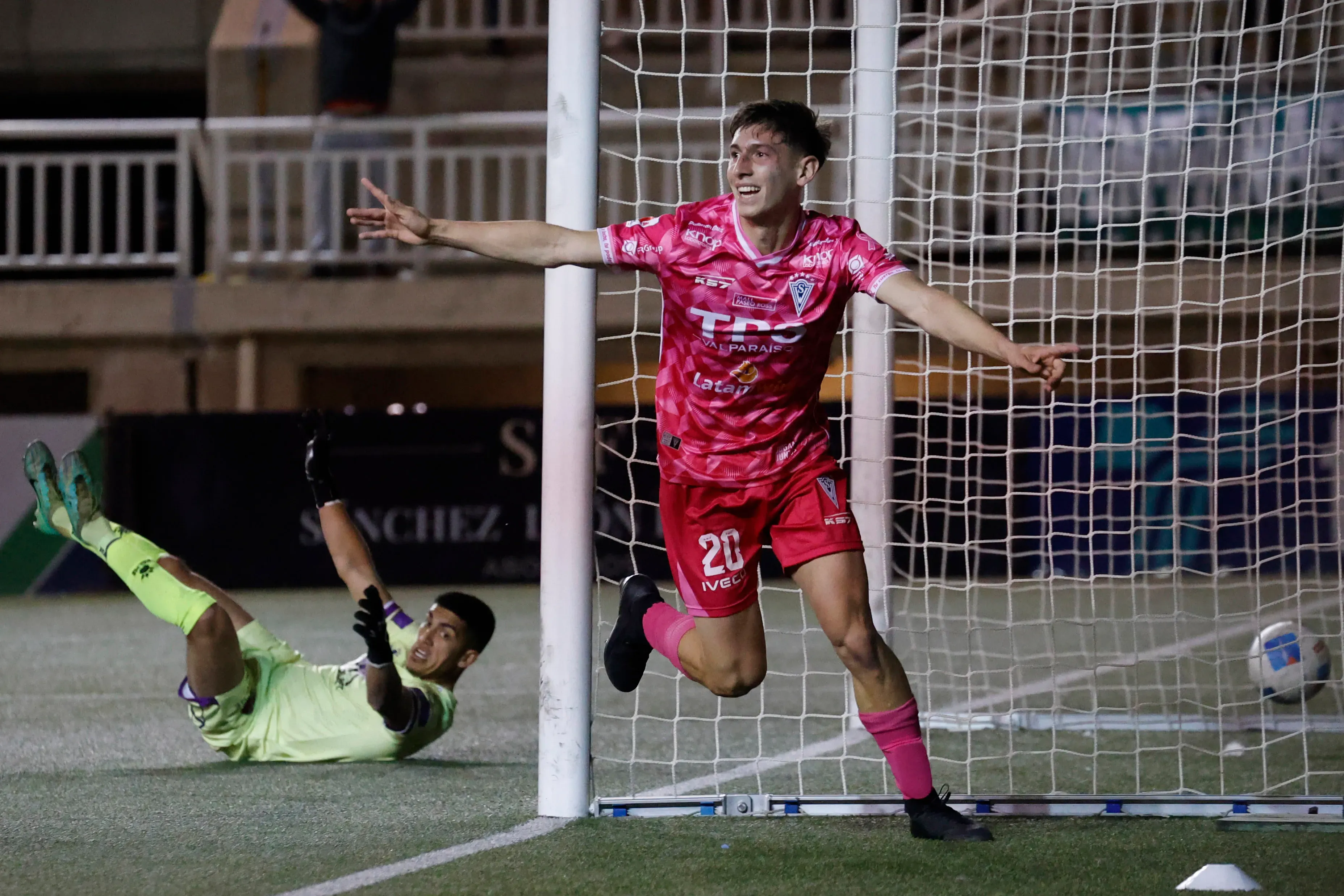 Joaquín Silva celebrando en Wanderers. Foto: Raul Zamora/Photosport