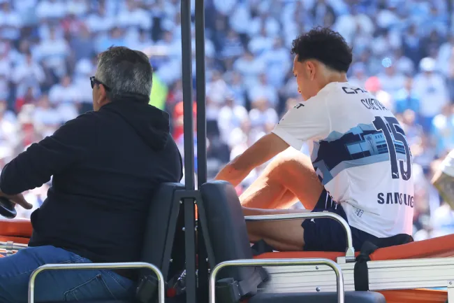 El Cimbi Cuevas salió lesionado en el triunfo ante Universidad de Chile. (Jonnathan Oyarzun/Photosport).