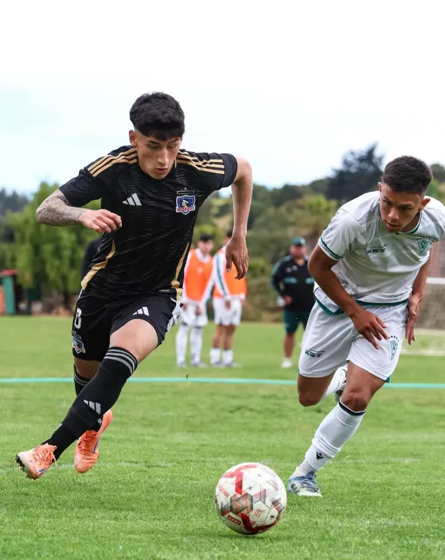 Francisco Marchant volvió a las canchas siendo titular en la proyección de Colo Colo. Foto: Colo Colo.