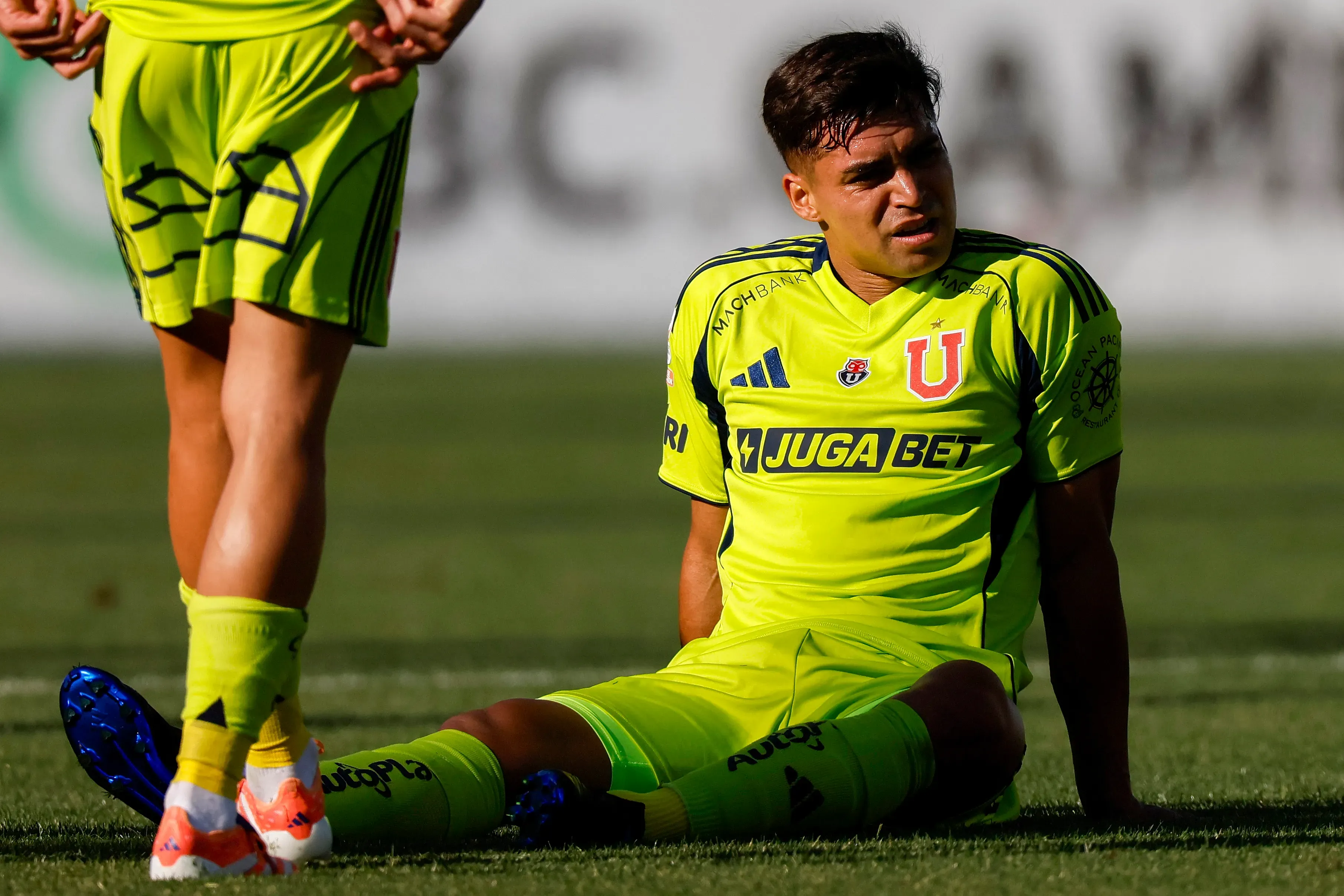 Fabián Hormazábal salió lesionado en el primer tiempo del último partido de la U. Foto: Andrés Pina/Photosport
