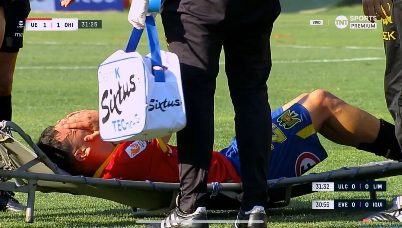 Pablo Aránguiz llora desconsolado en la cancha.