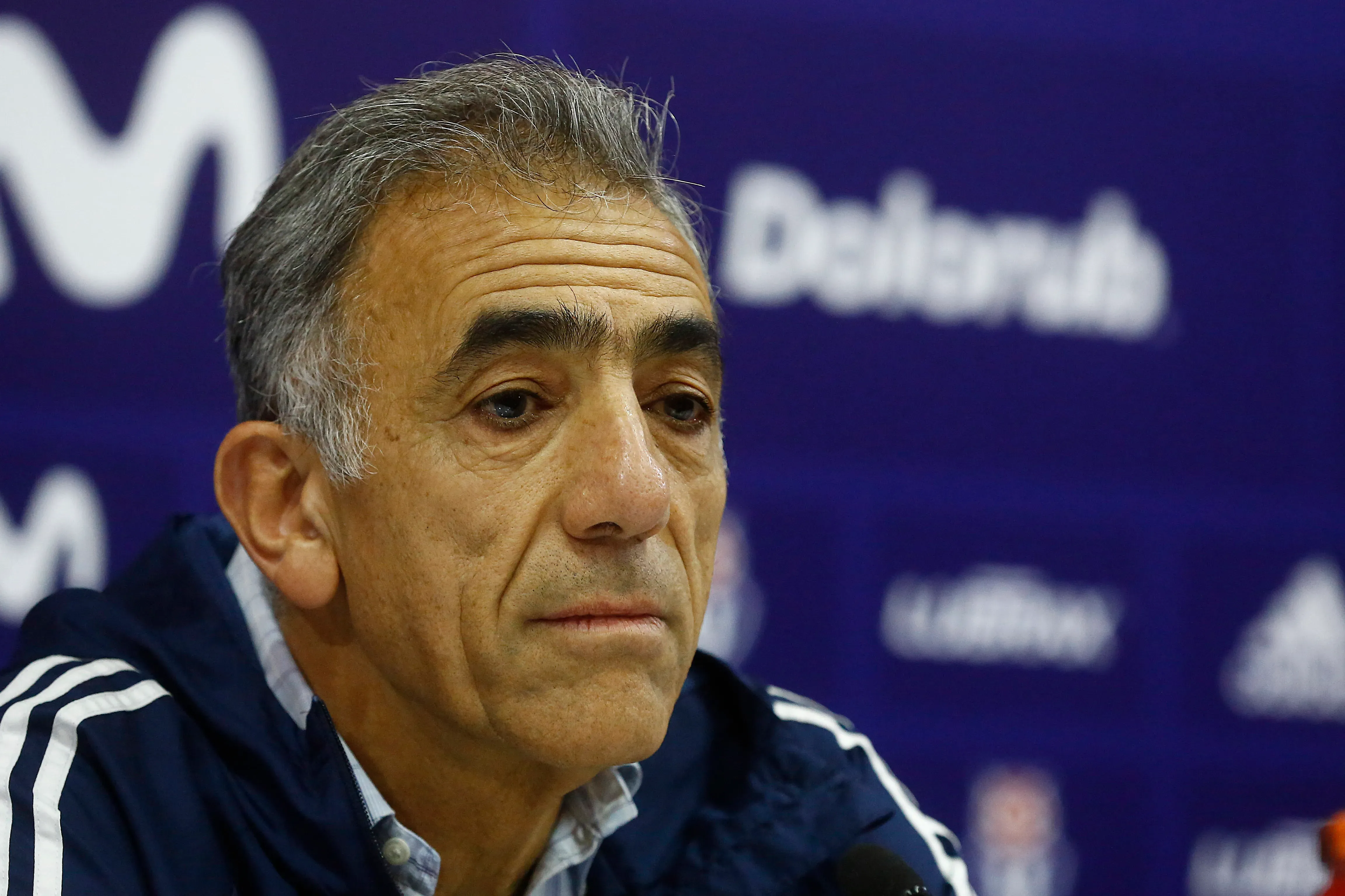 Sabino Aguad sabe que debe dar la cara tras el descenso hispano y así lo hizo. (Karin Pozo/Photosport).