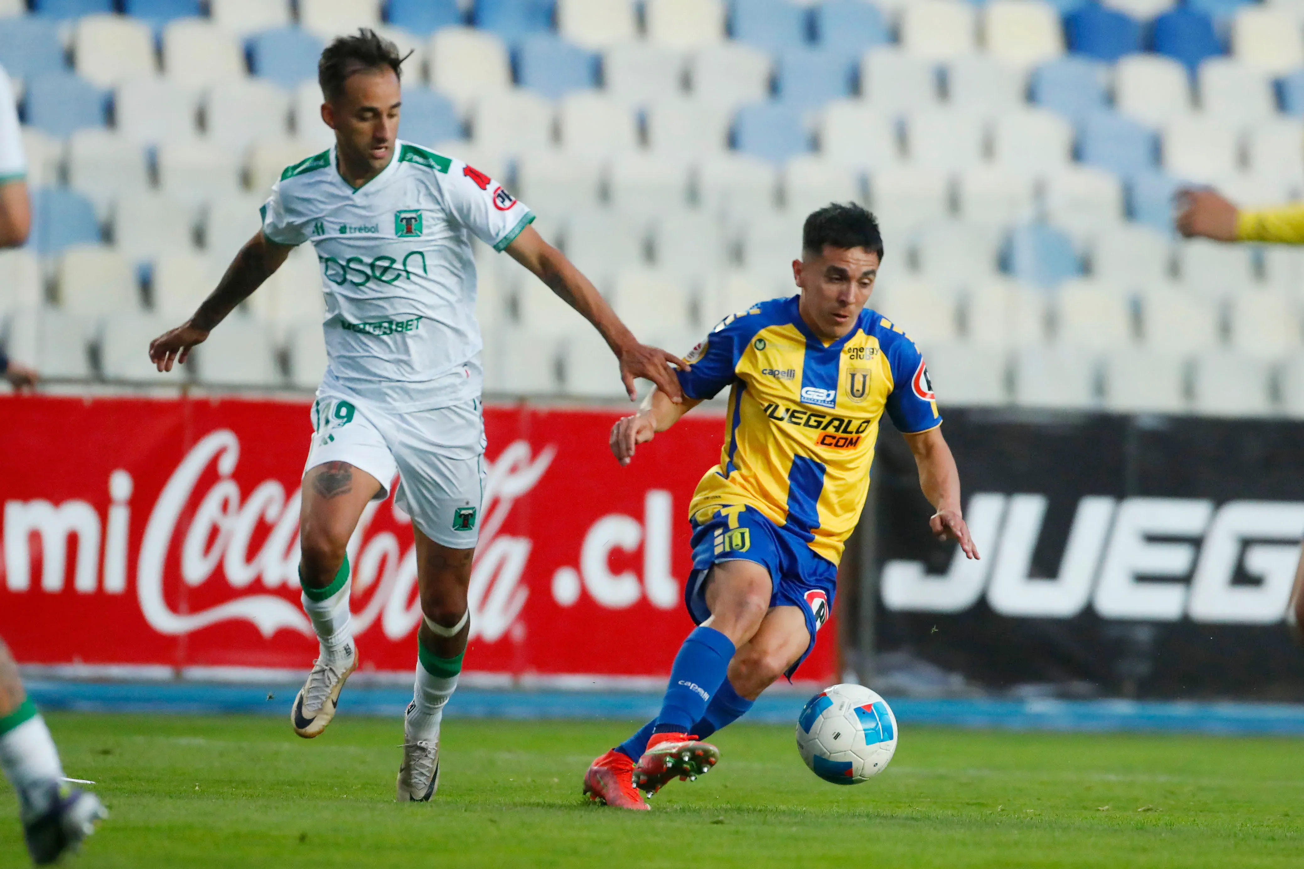 Sebastián Molina, jugando por la U. de Concepción, contra Temuco, su equipo para la temporada 2026. (Foto: Marco Vázquez/Photosport)