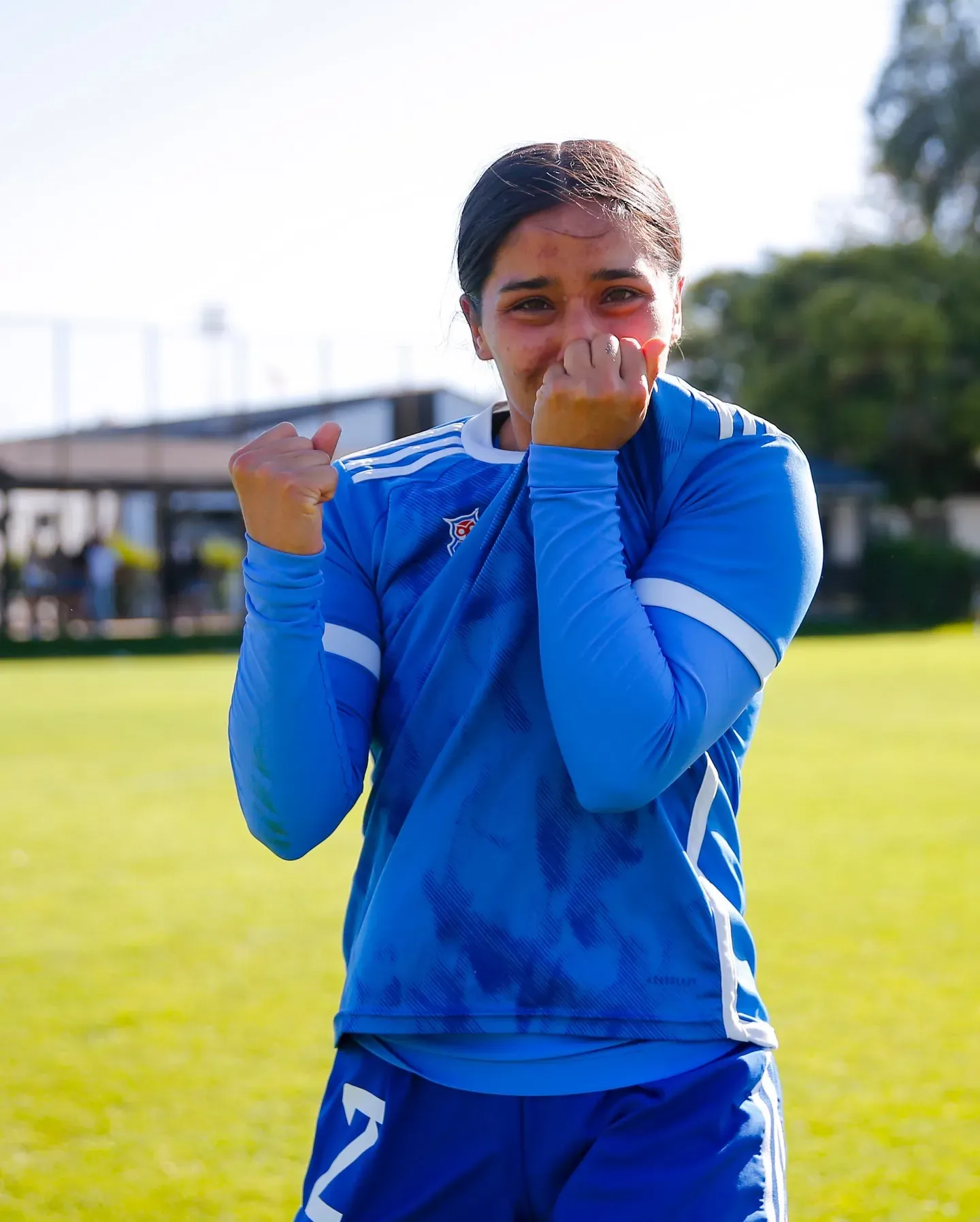 Arantza celebra clasificación de la U a semifinales de la juvenil, contra Colo Colo en el Monumental.