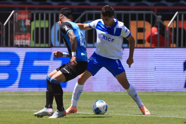 Clemente Montes en el empate sin goles de la UC frente a Huachipato en el CAP. (Eduardo Fortes/Photosport).