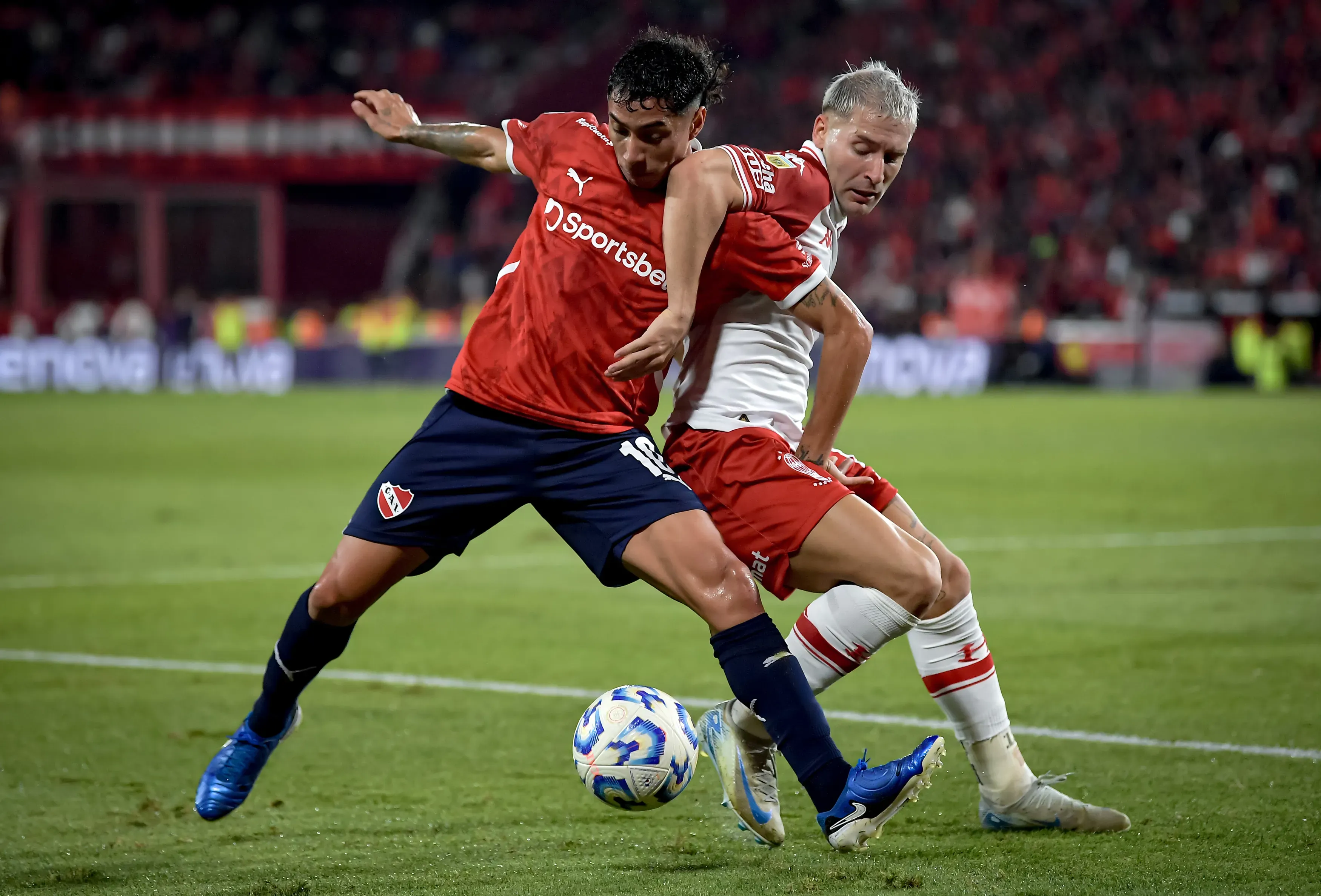 Luciano Cabral jugando en Independiente. (Photo by Marcelo Endelli/Getty Images)