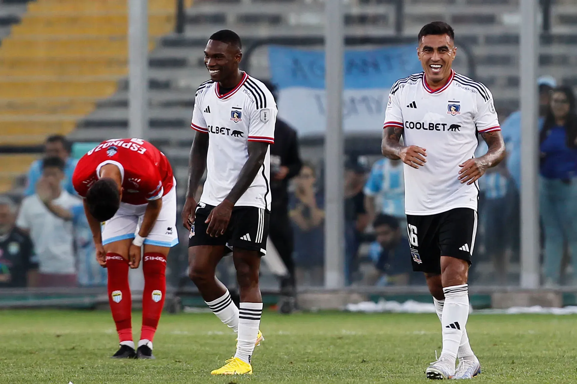 Darío Lezcano y Fabián Castillo llegaron desde México a Colo Colo. (Dragomir Yankovic/Photosport).
