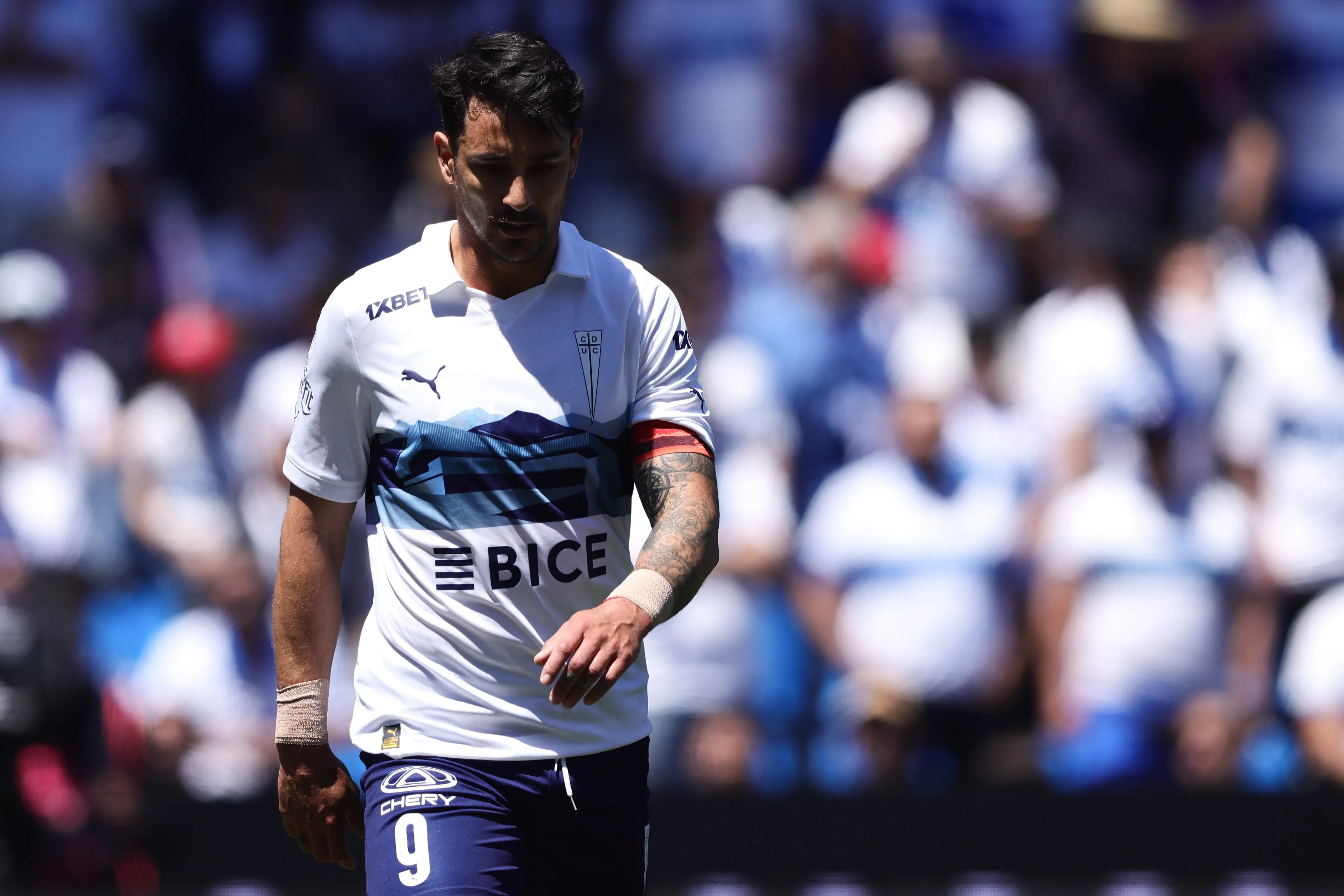 Futbol, Universidad Catolica vs Universidad de Chile.
Fecha 25, Liga de Primera 2025.
El jugador de Universidad Catolica Fernando Zampedri es fotografiado durante un partido de primera division contra Universidad de Chile disputado en el estadio Claro Arena en Santiago, Chile.
26/10/2025
Felipe Zanca/Photosport
Football, Universidad Catolica vs Universidad de Chile.
25st turn, Division League 2025.
Universidad CatolicaÕs player Fernando Zampedri is pictured during a first division match against Universidad de Chile at the Claro Arena stadium in Santiago, Chile.
26/10/2025
Felipe Zanca/Photosport