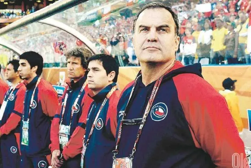 Francisco Meneghini fue parte del staff de Marcelo Bielsa en la selección chilena. Ahí el argentino era analista de videos y