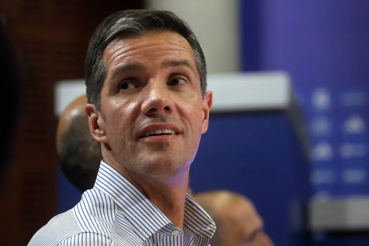 Clark no dejará la presidencia de la U