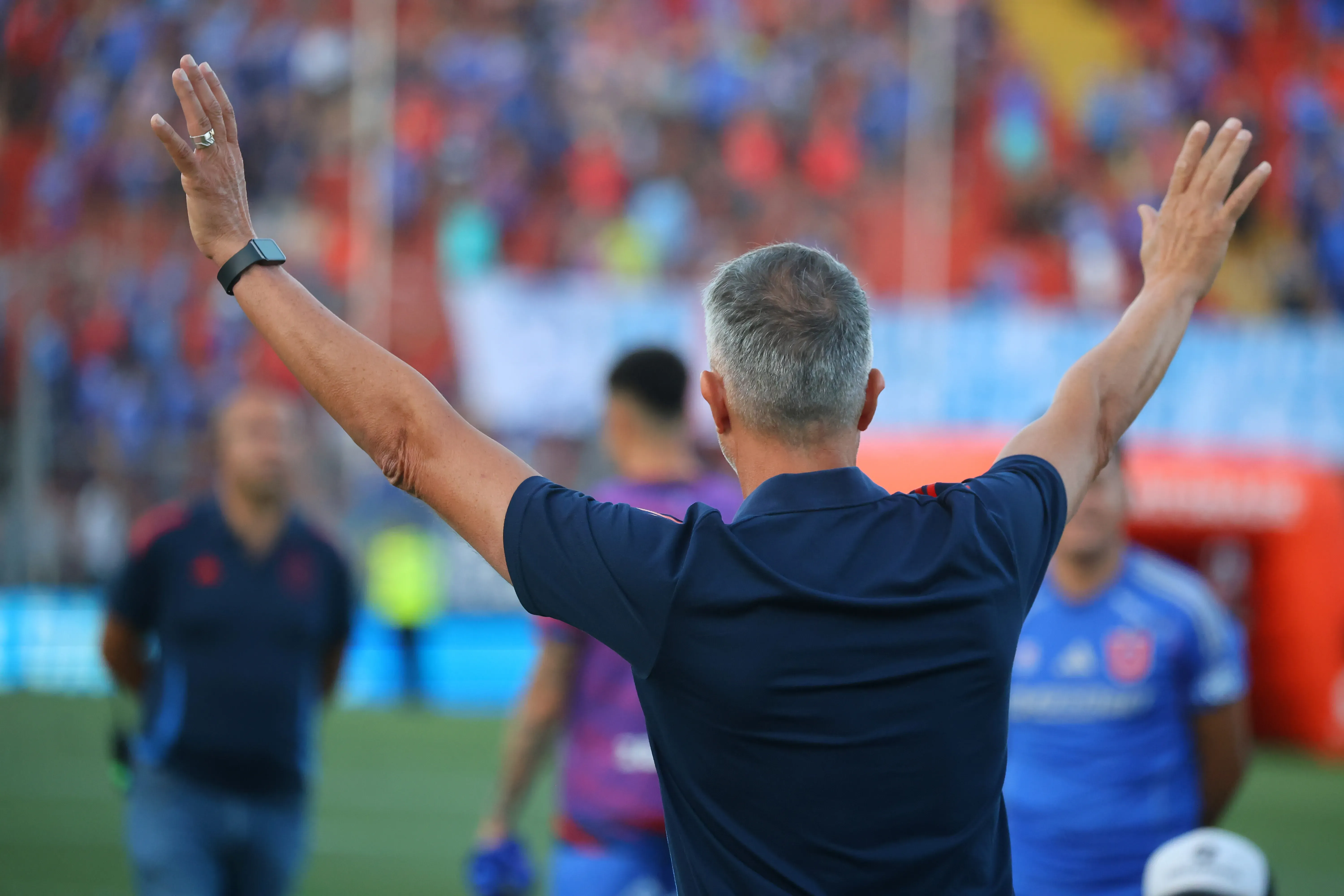 Gustavo Álvarez recibió mucho cariño en el duelo ante los Piratas. (Jonnathan Oyarzun/Photosport).