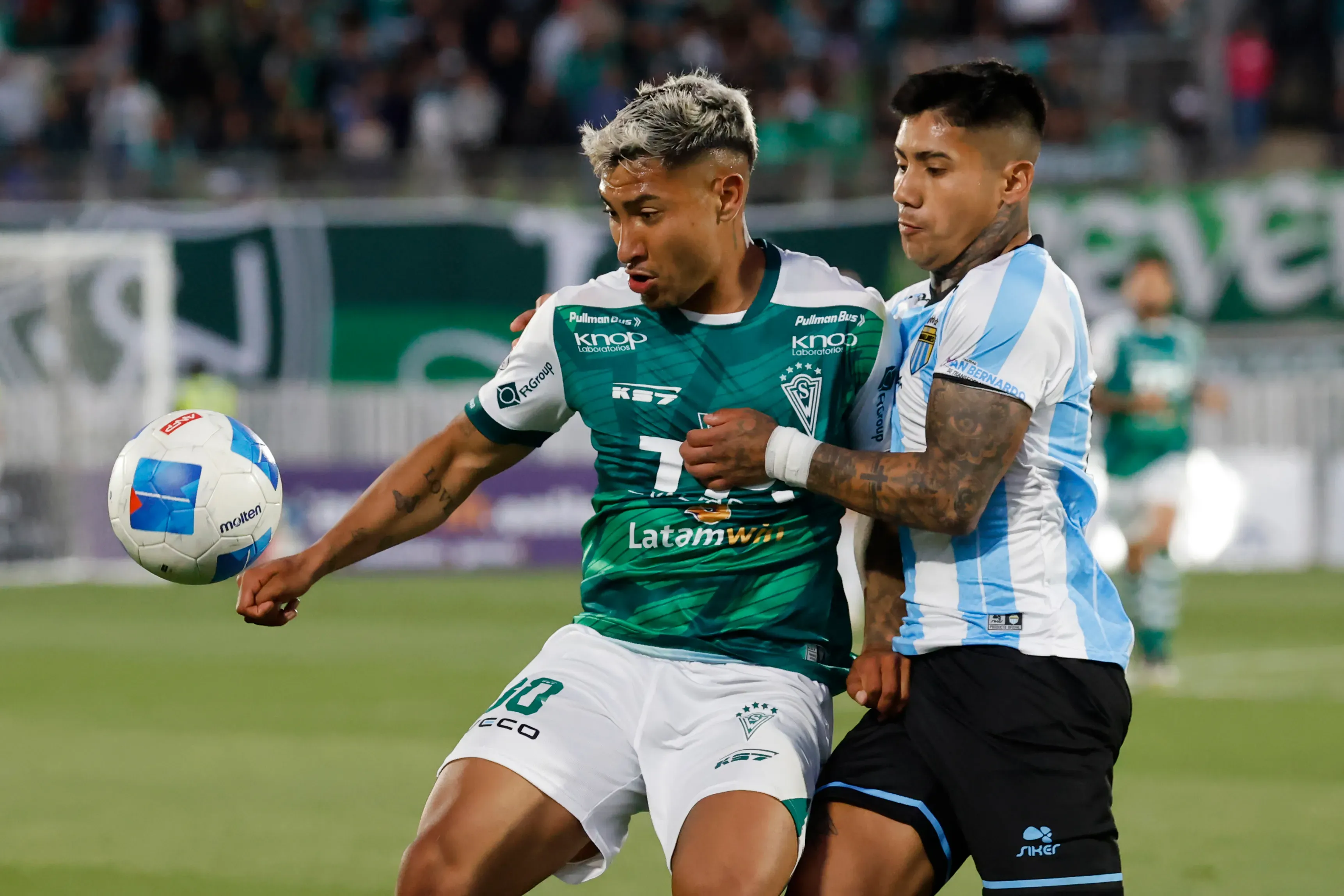 Ethan Espinoza vuelve a Colo Colo tras tener el mejor año de su carrera con Santiago Wanderers. | Foto: Photosport.