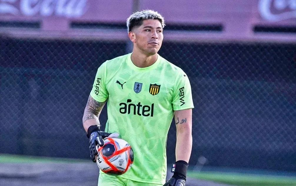 Brayan Cortés no tiene idea de lo que pasará con las negociaciones entre Peñarol y Colo Colo. Foto: Peñarol.