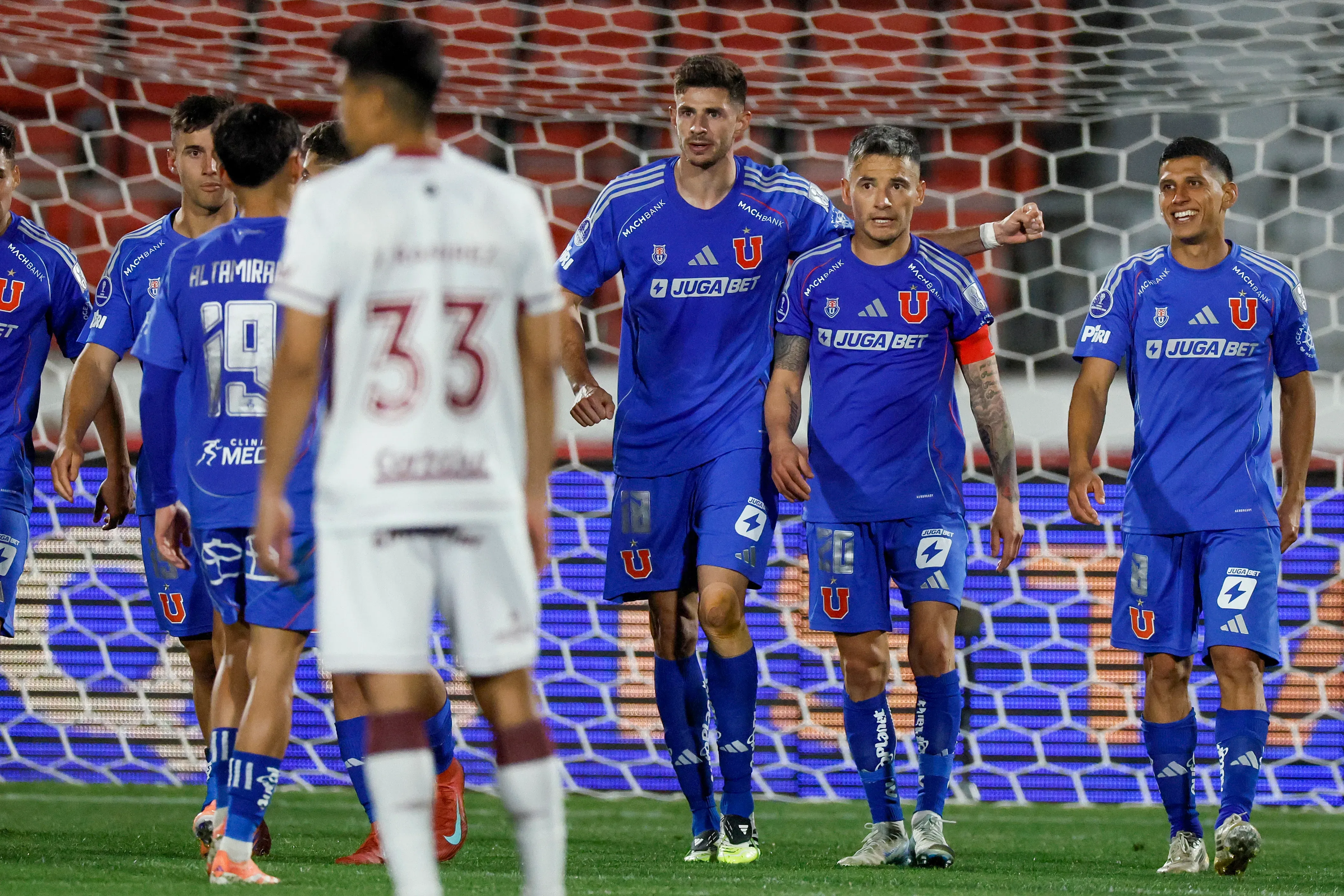 Charles Aránguiz se quejó de la programación que tuvo U. de Chile mientras jugaban Copa Sudamericana | Photosport