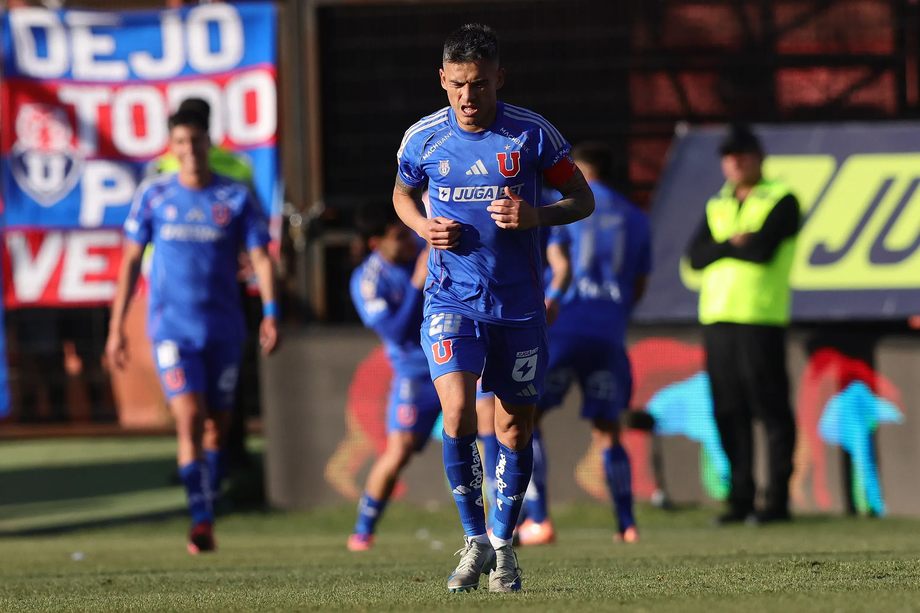 Charles Aránguiz es uno de los mayores referentes de U. de Chile. Imagen: Photosport
