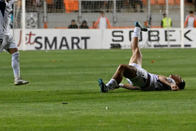 Otra imagen del terrible momento. (Pedro Tapia/Photosport).