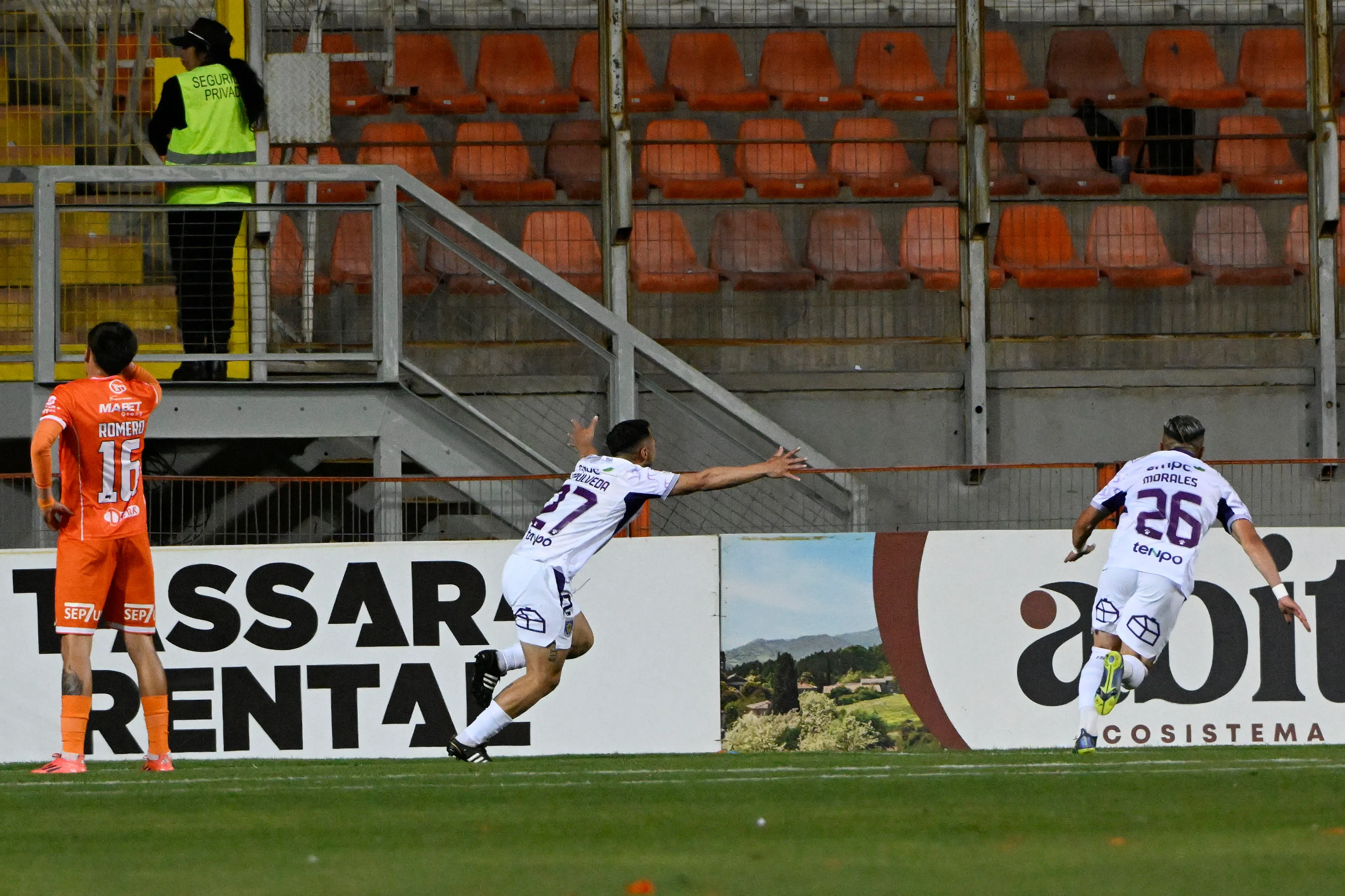 Nelson Sepúlveda fue el héroe del Conce. Anotó dos goles y regaló tres asistencias en 30 partidos disputados durante la campaña. Registró 1.719 minutos en los lilas. (Pedro Tapia/Photosport).
