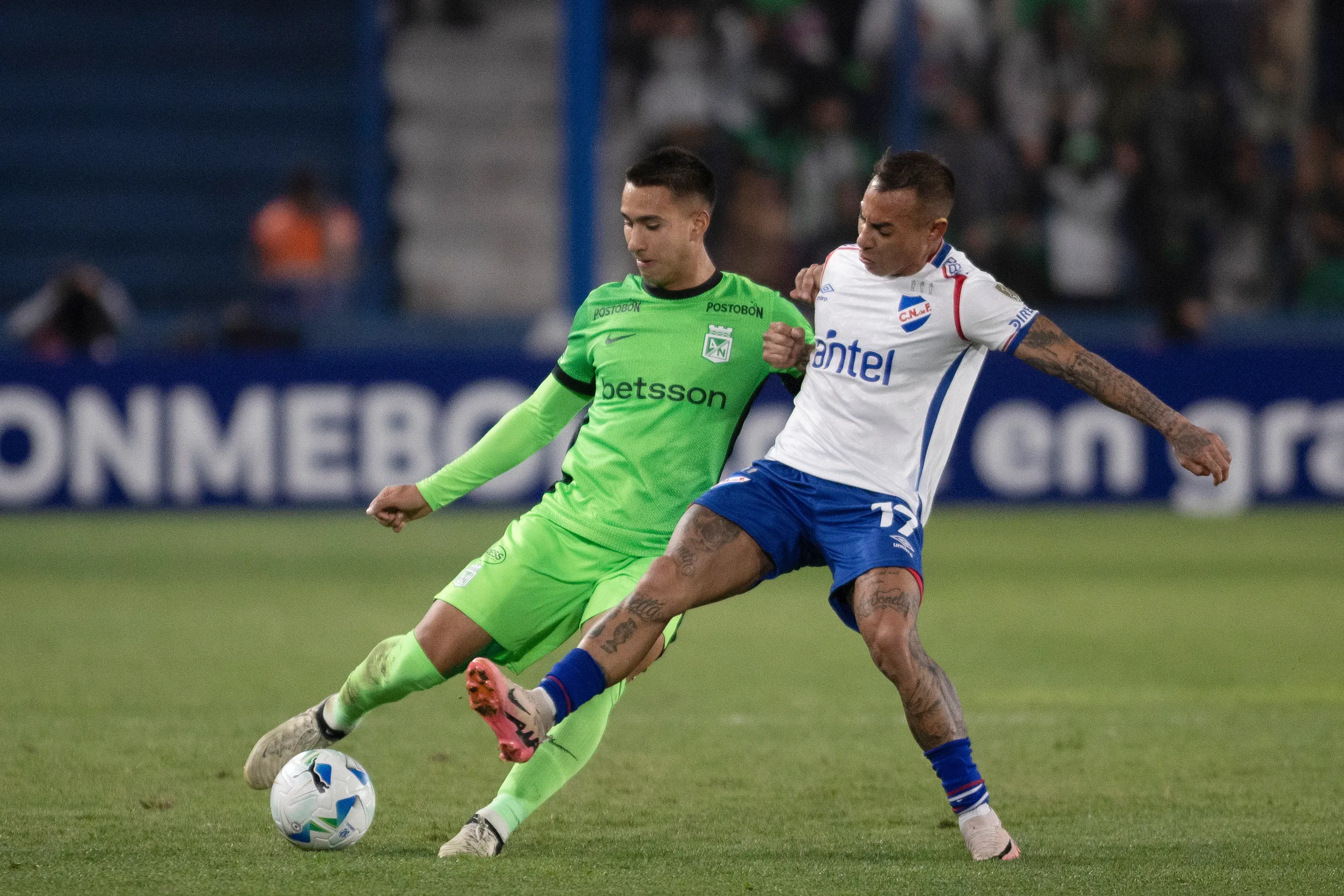 Eduardo Vargas no pudo brillar en Uruguay. Imagen: Getty