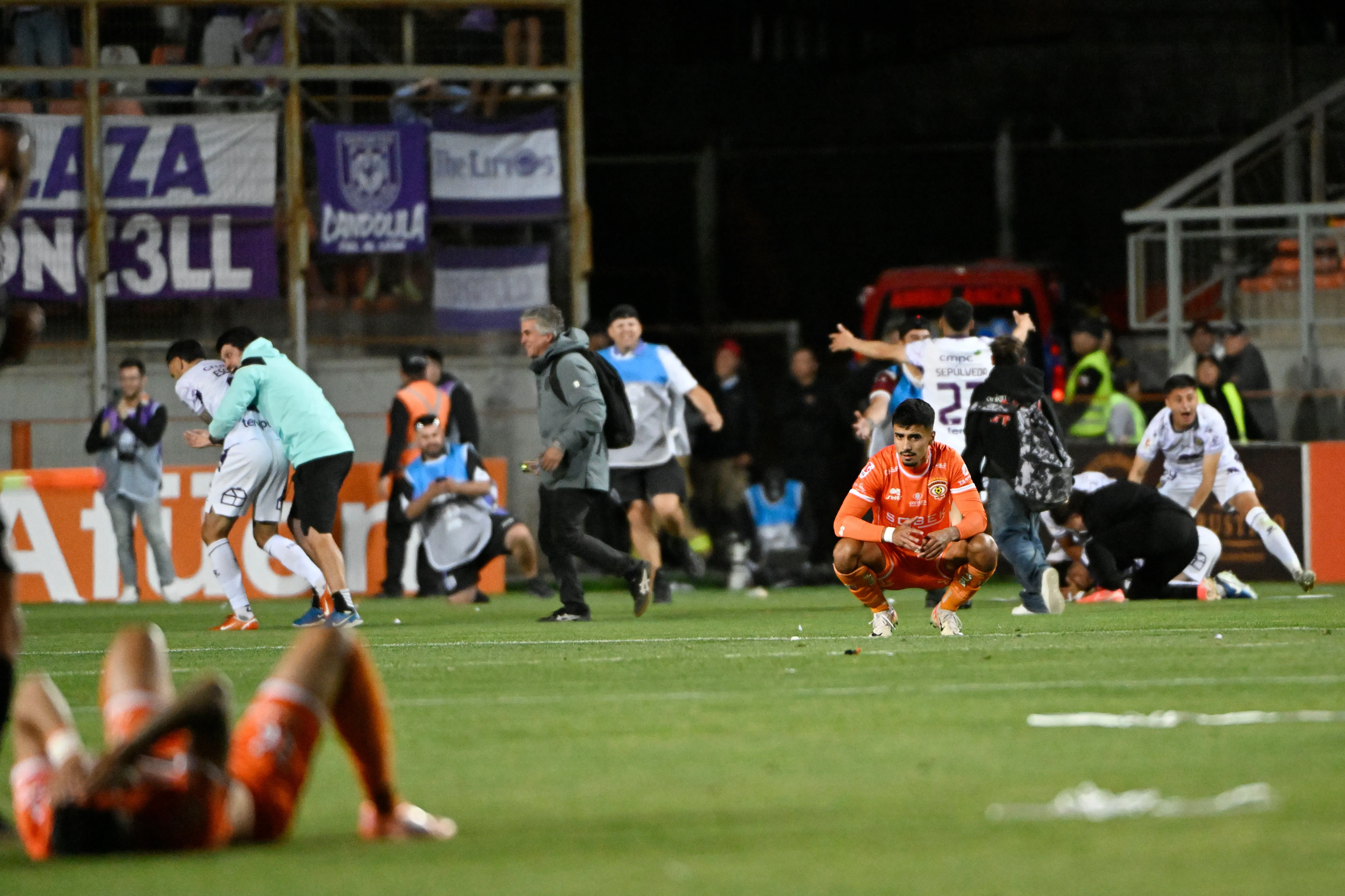 Se define el futuro de 25 jugadores y el cuerpo técnico de Cobreloa | Photosport