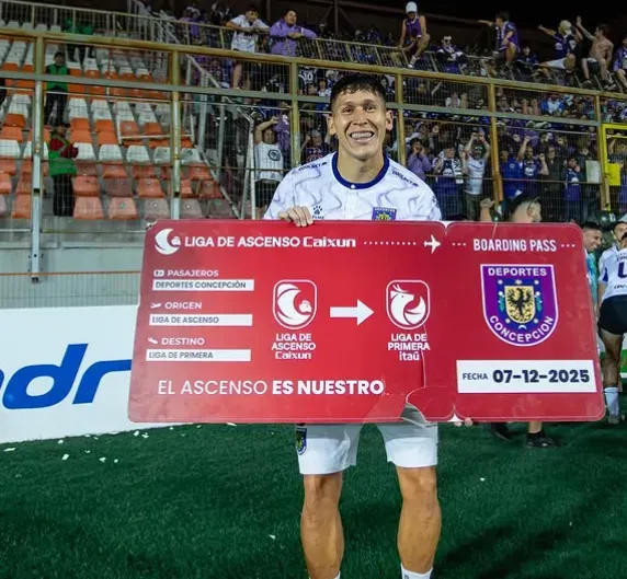 Nicolás Astete cerró el 2025 de la mejor manera junto al León de Collao. (Foto: Instagram).