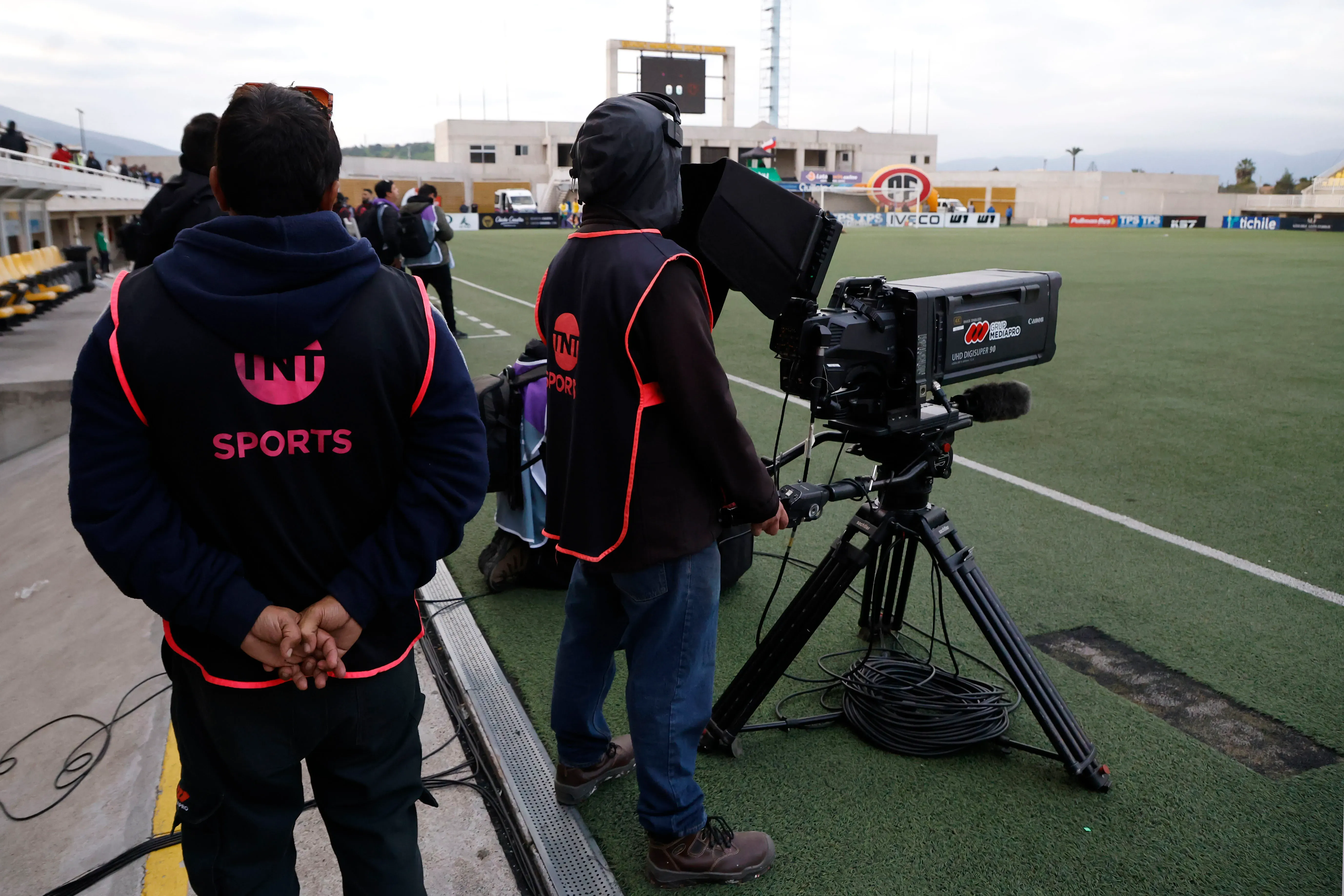 TNT Sports quiere evitar los estadios vacíos. Imagen: Photosport