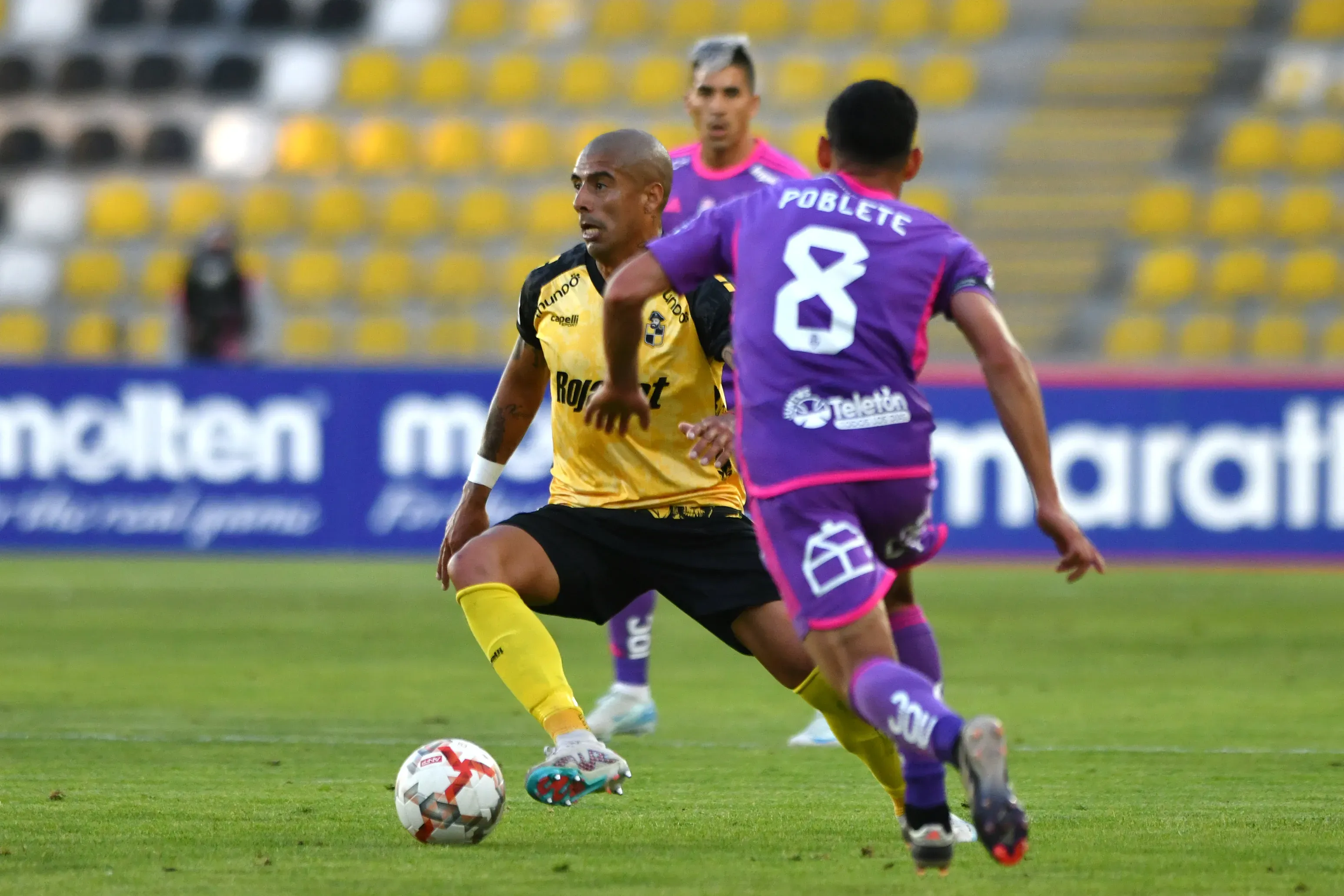 Dylan Glaby jugó 71 partidos en su primer paso por Coquimbo Unido. Anotó tres goles y regaló tres asistencias. (Alejandro Pizarro Ubilla/Photosport).
