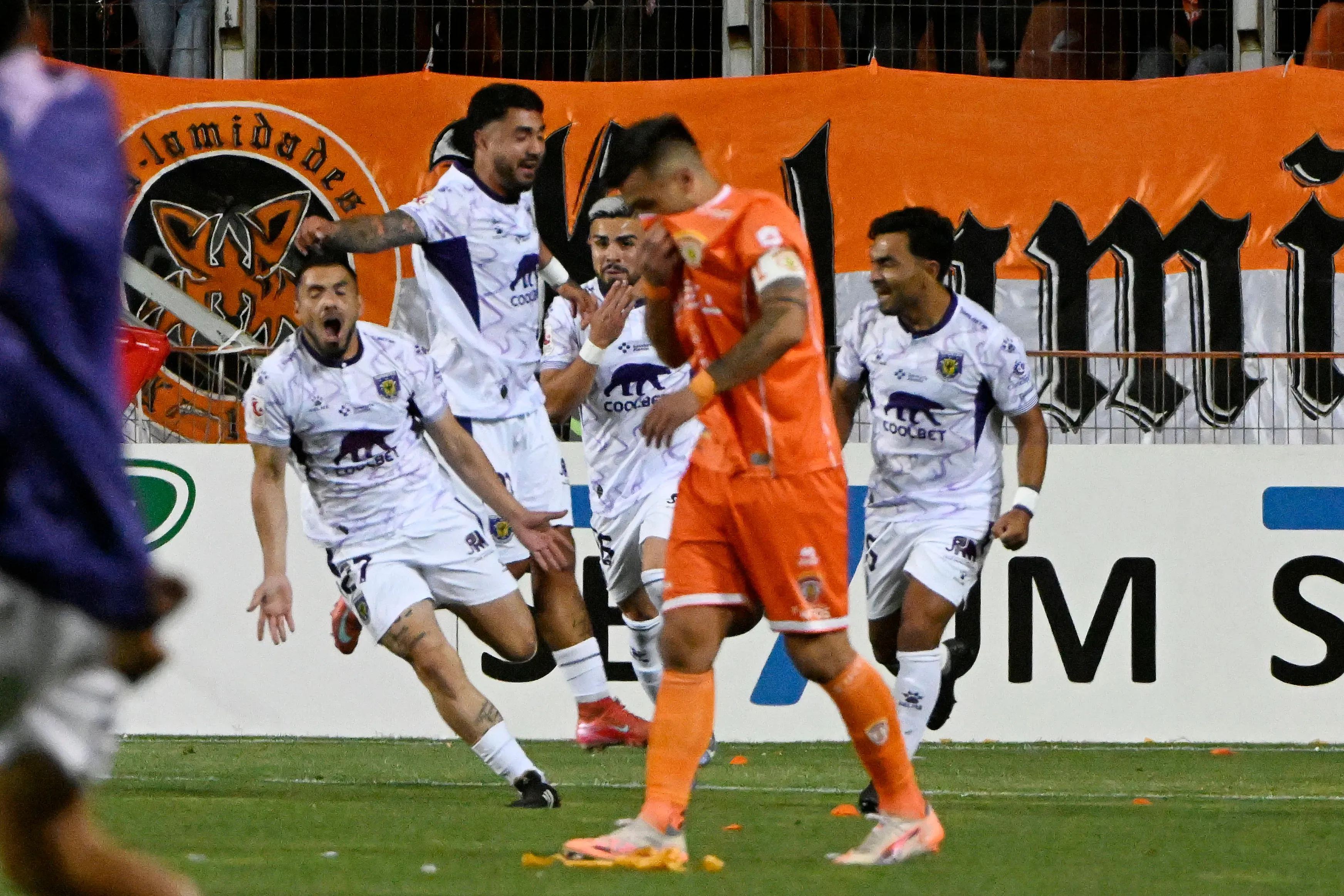 Así festejó Nelson Sepúlveda y el Conce ante Cobreloa en Calama. (Pedro Tapia/Photosport).