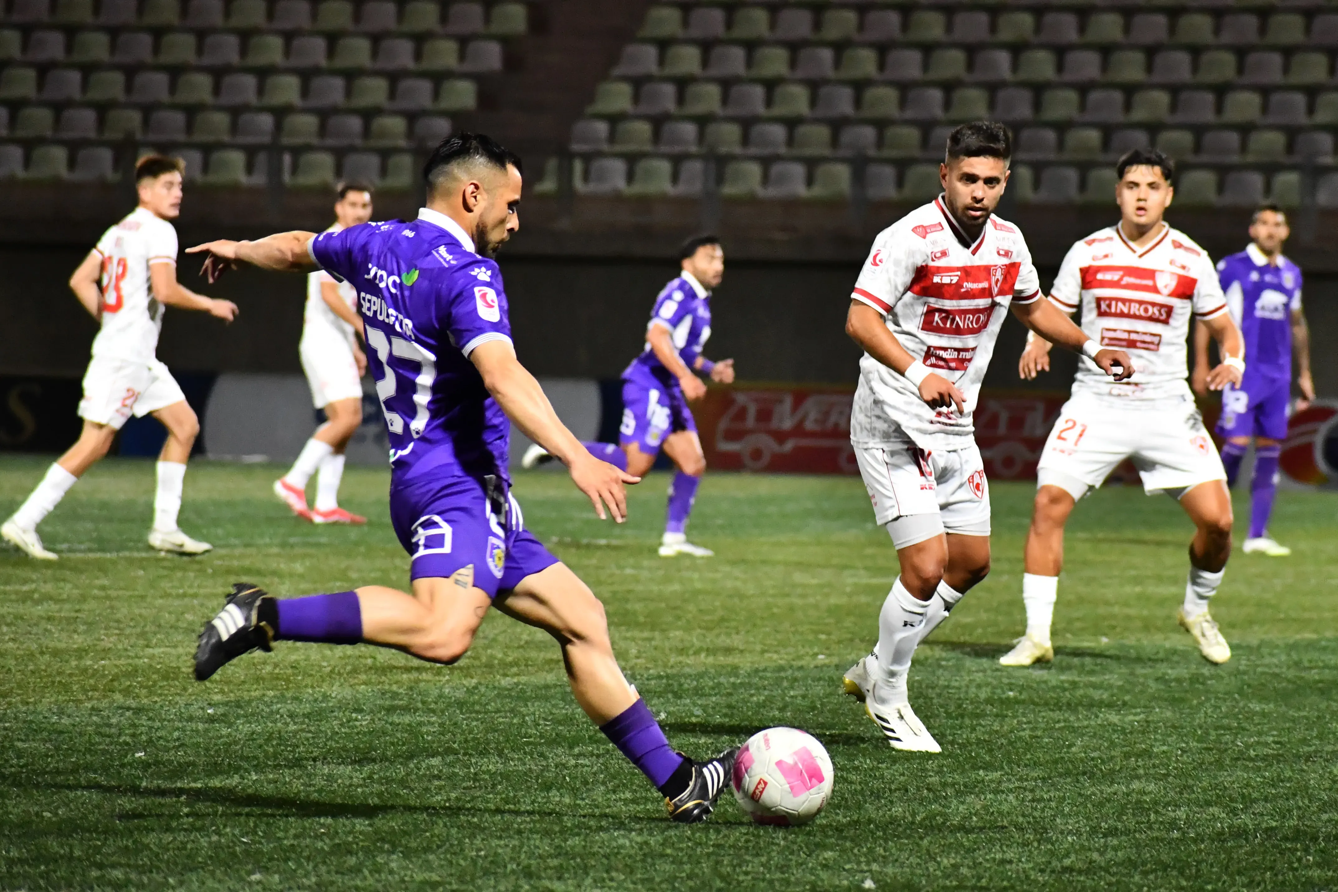 Nelson Sepúlveda está considerado para jugar en primera división en el León de Collao. (Juan Carlos Moreau/Photosport).