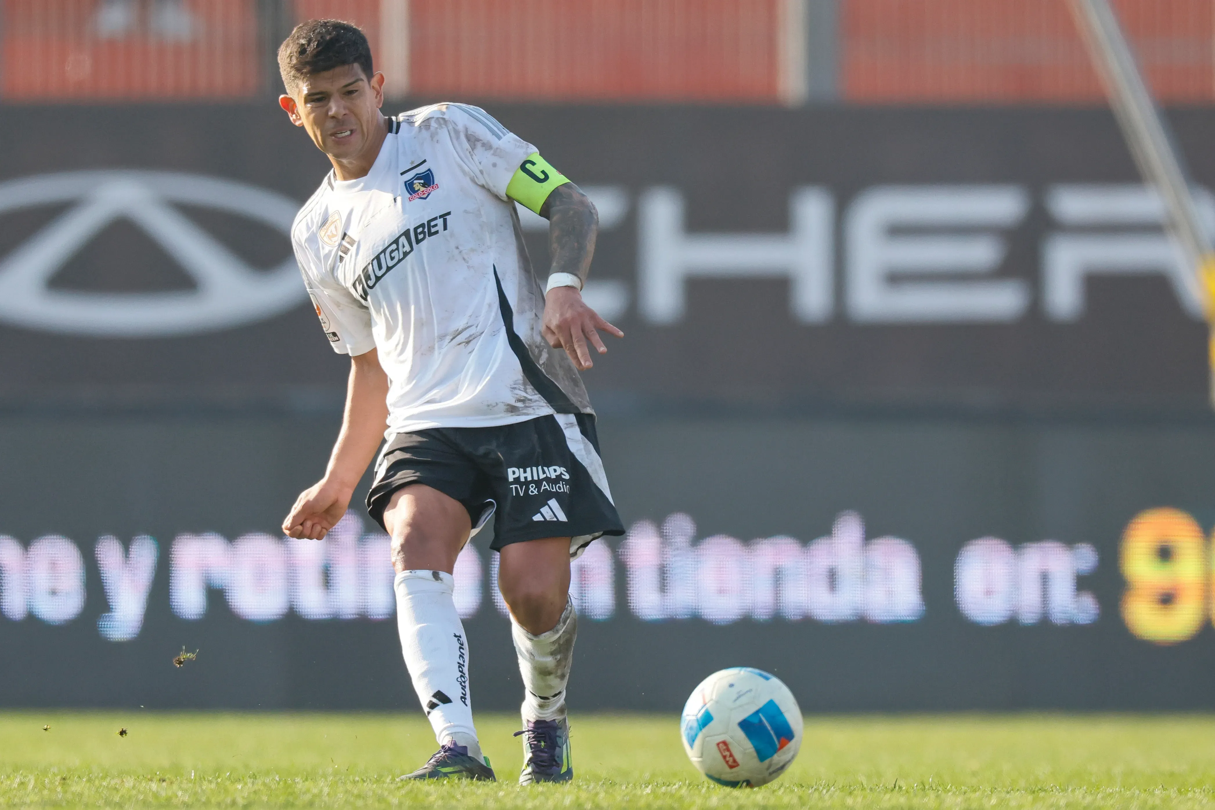 Esteban Pavez tuvo un discretísimo 2025 con Colo Colo y varios apuntan a su salida para el próximo año. | Foto: Photosport.
