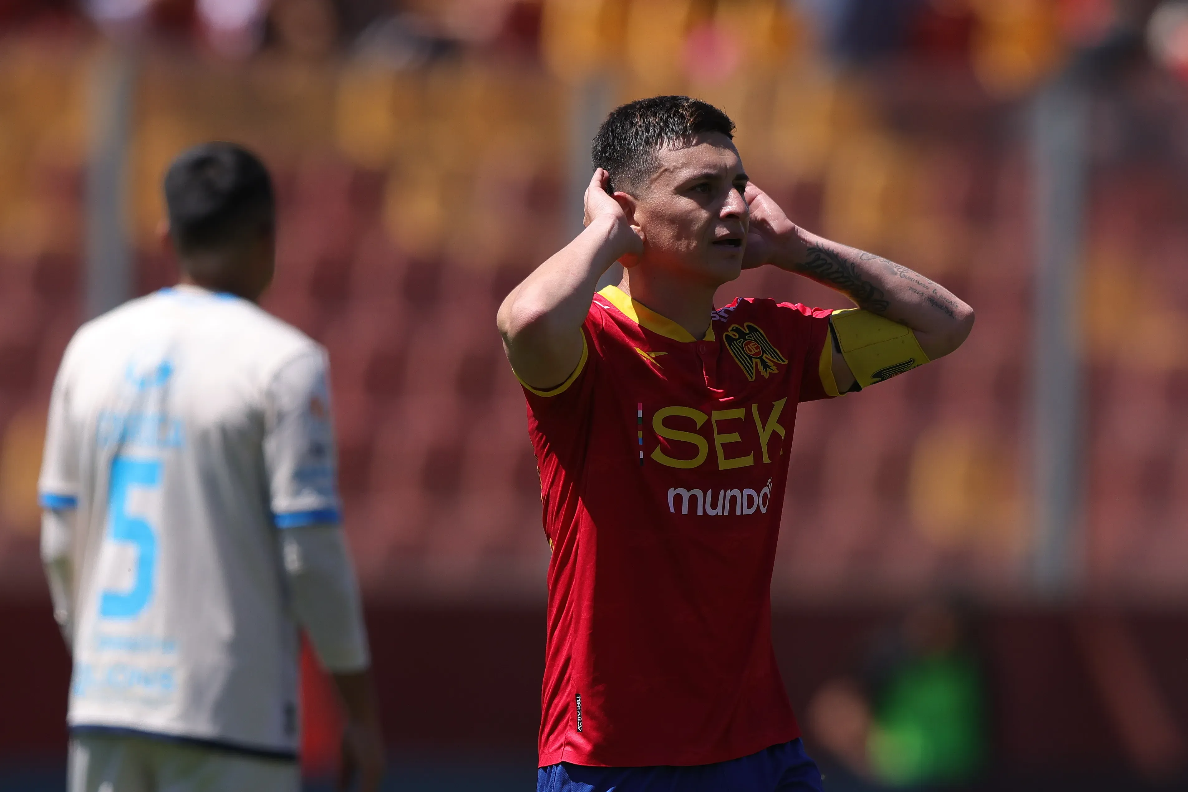 Aránguiz en uno de sus tantos goles en Santa Laura /Photosport