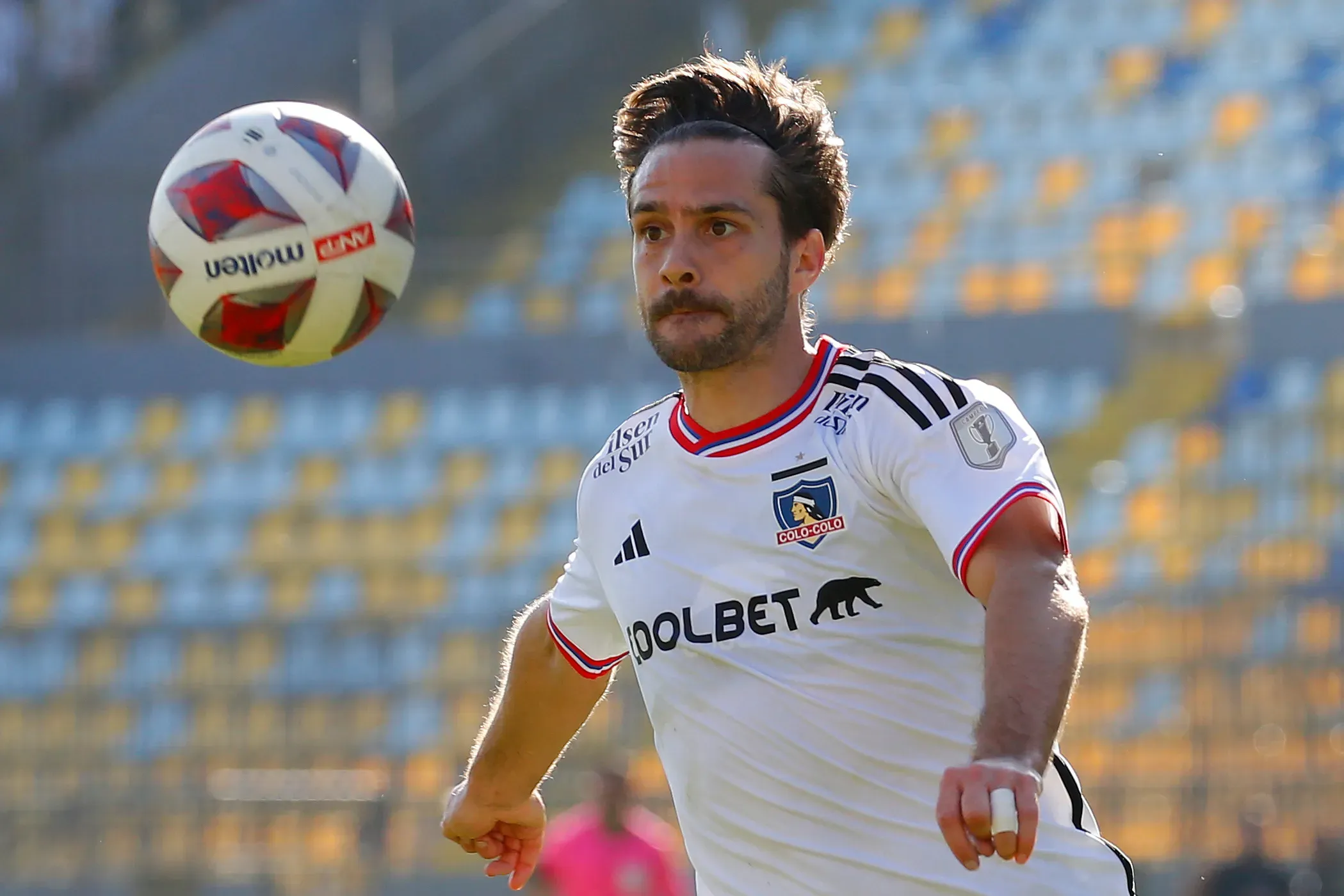 54 partidos, 1 gol y 2 asistencias registró Agustín Bouzat en Colo Colo durante 2022 y 2023. (Foto: Sebastian Cisternas/Photosport)