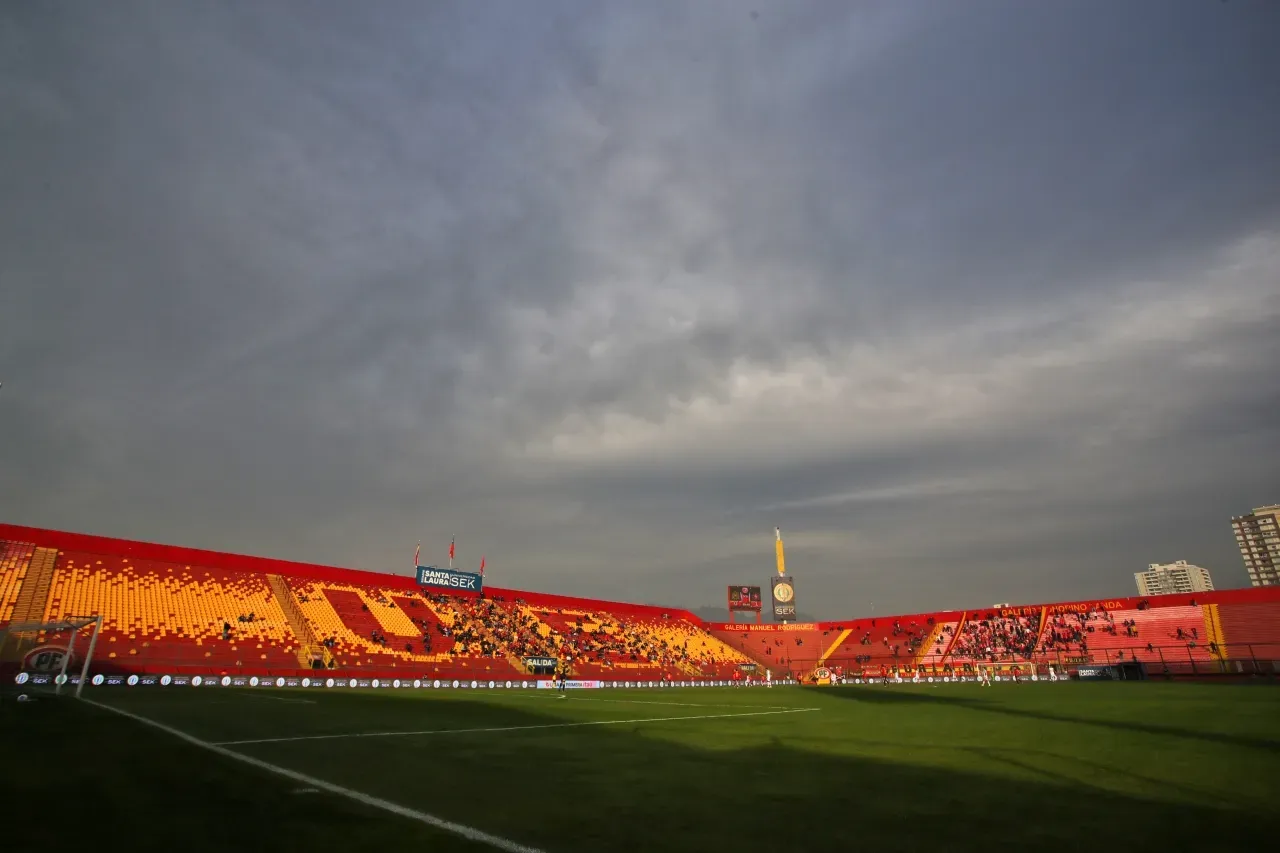 Unión Española hará arreglos en Estadio Santa Laura con miras al 2026 (Photosport)