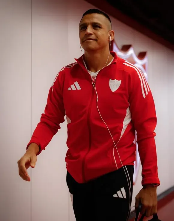 Así llegó Alexis Sánchez al duelo contra el Real Oviedo. (Foto: Sevilla CF).