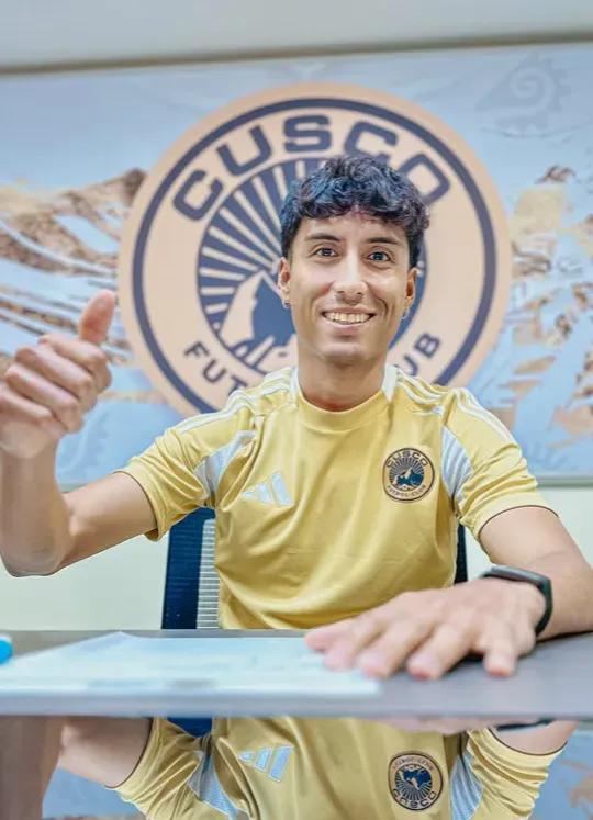 José Manzaneda ya firmó su contrato en Cusco FC. (Foto: Cusco FC).