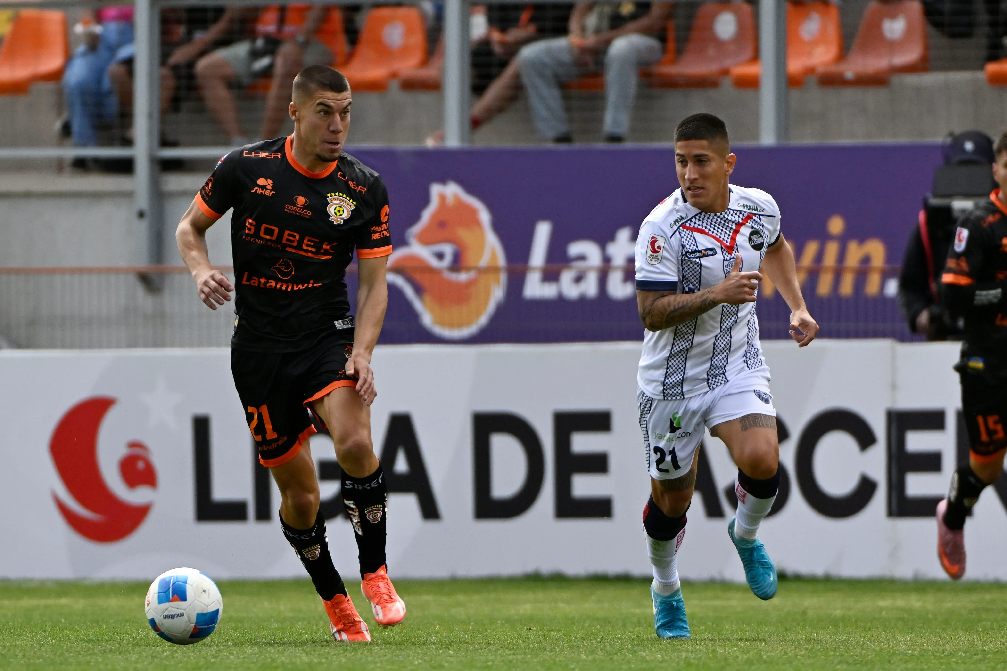 Cristian Muga, otro baluarte de la campaña naranja que permanecerá en Calama. (Pedro Tapia/Photosport).